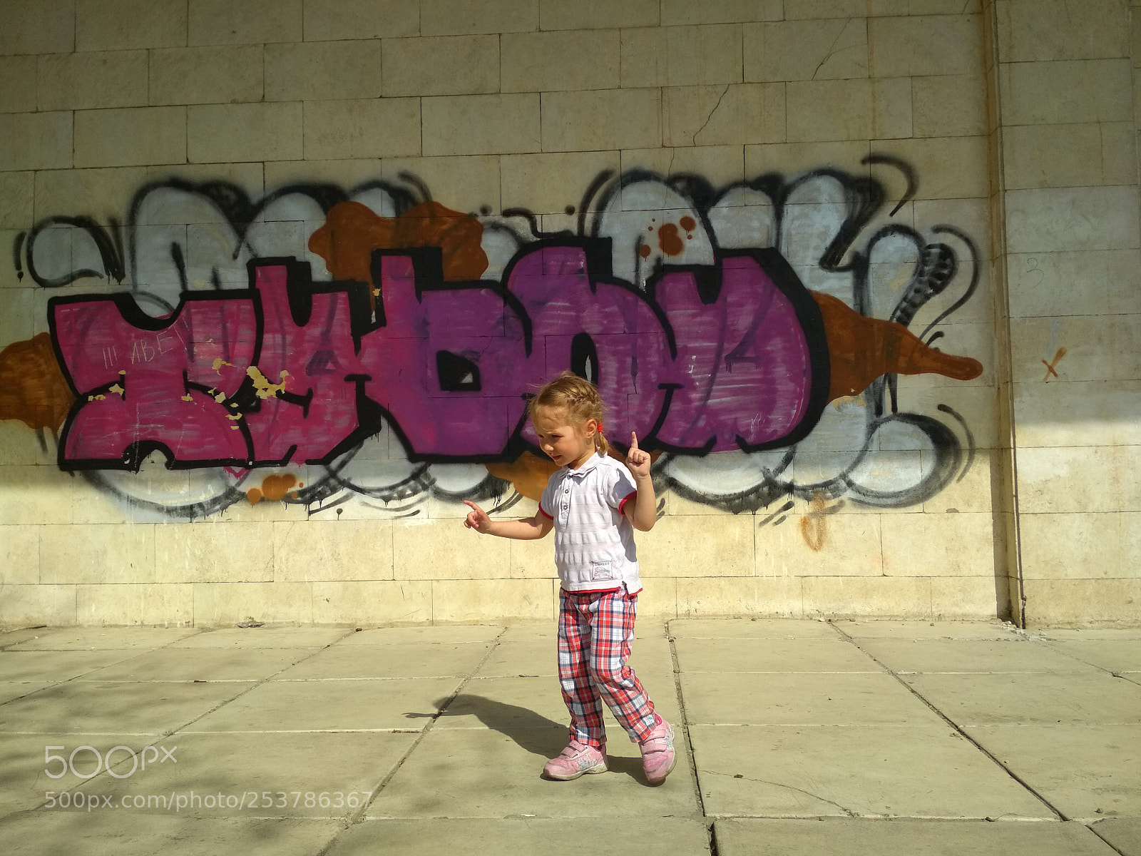 Xiaomi Redmi 4X sample photo. Dancing on the wall photography