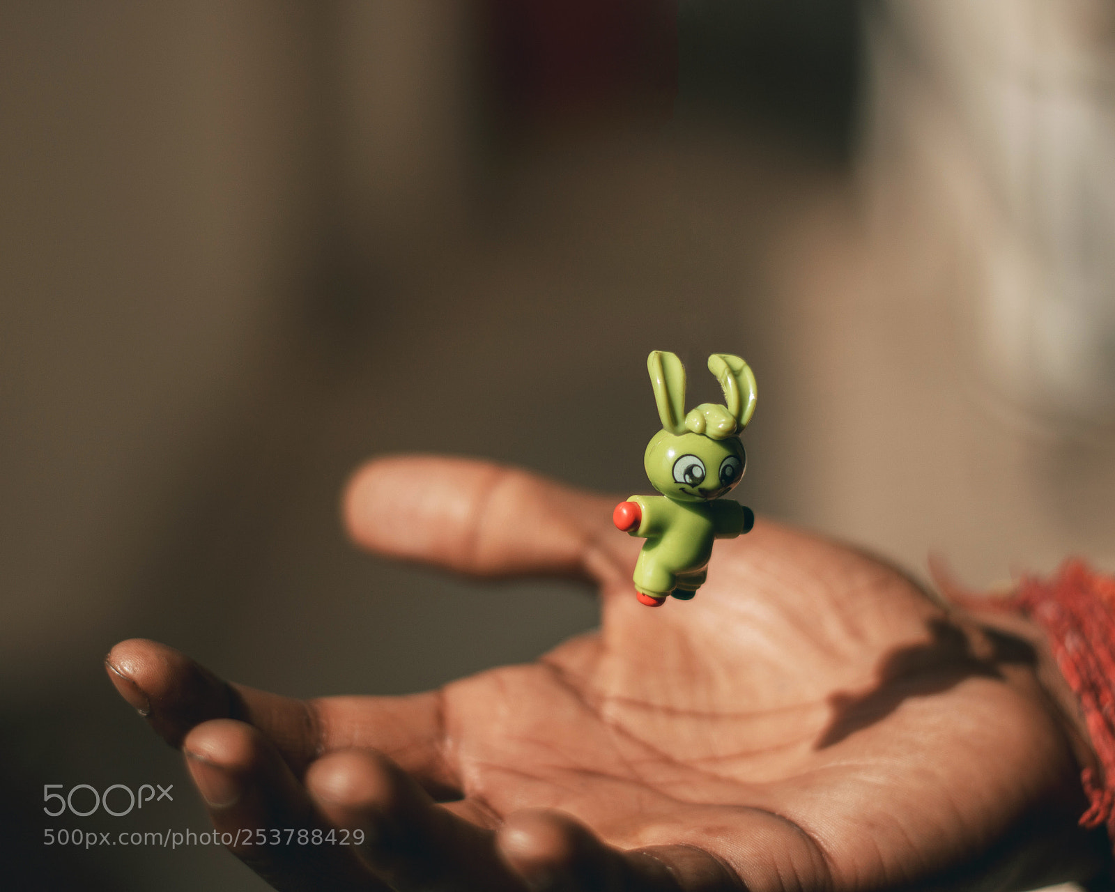 Canon EOS 750D (EOS Rebel T6i / EOS Kiss X8i) sample photo. Levitate bunny photography