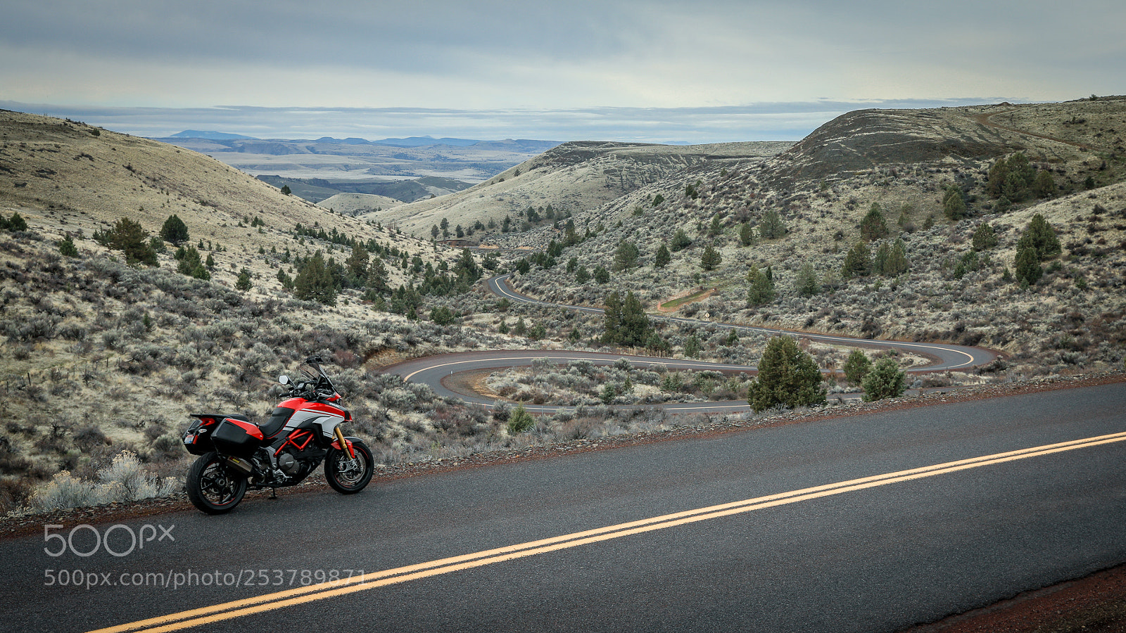Canon EOS 5D Mark IV sample photo. Shaniko view 1 photography