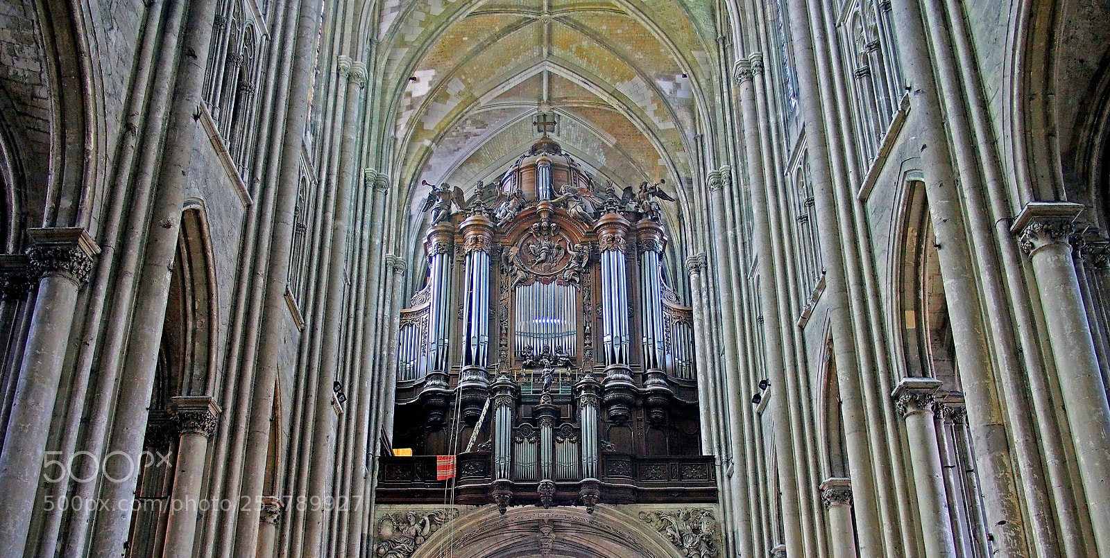 Olympus OM-D E-M5 sample photo. Saint-quentin aisne photography