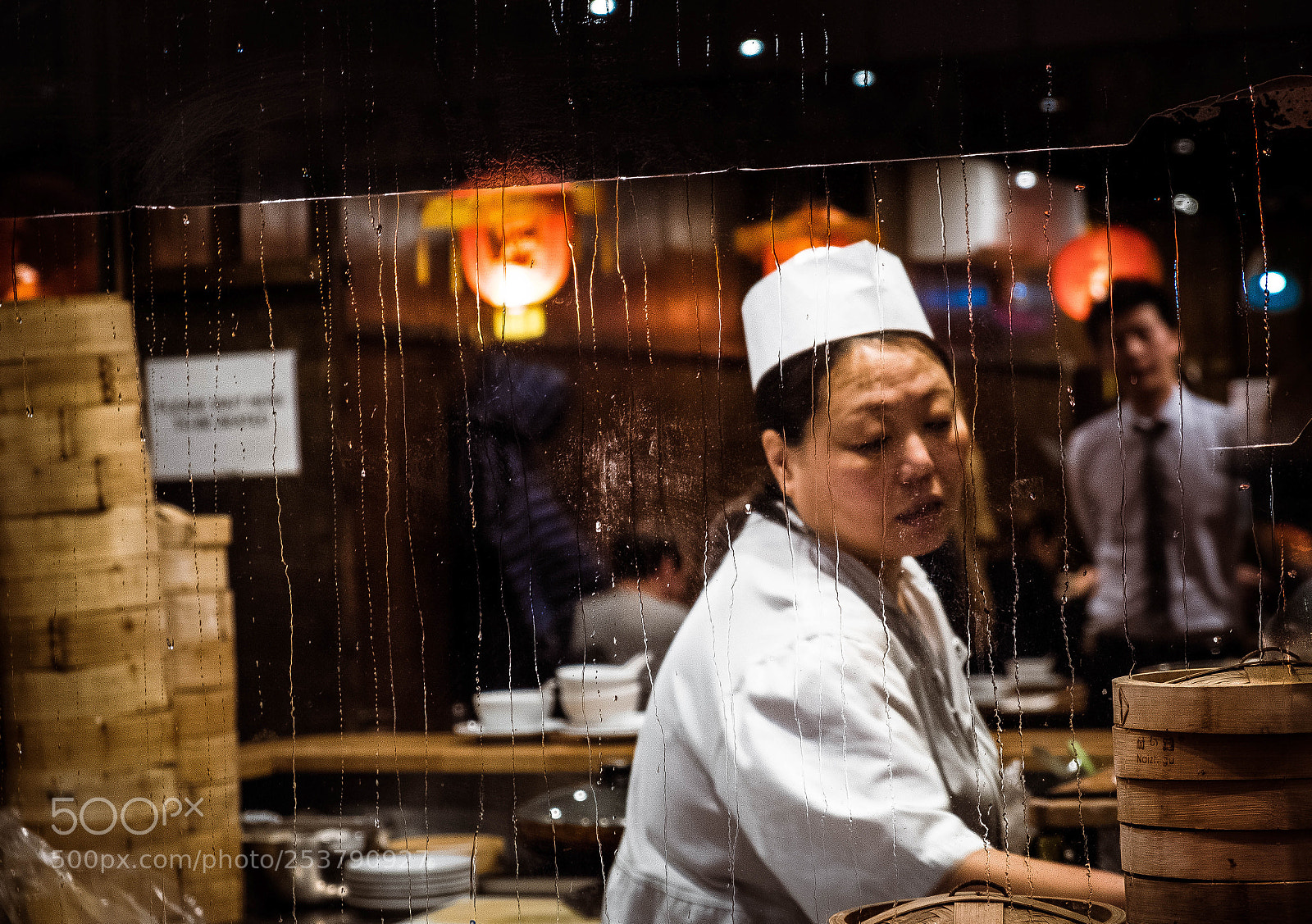 Fujifilm X-T20 sample photo. Colours behind the glass photography