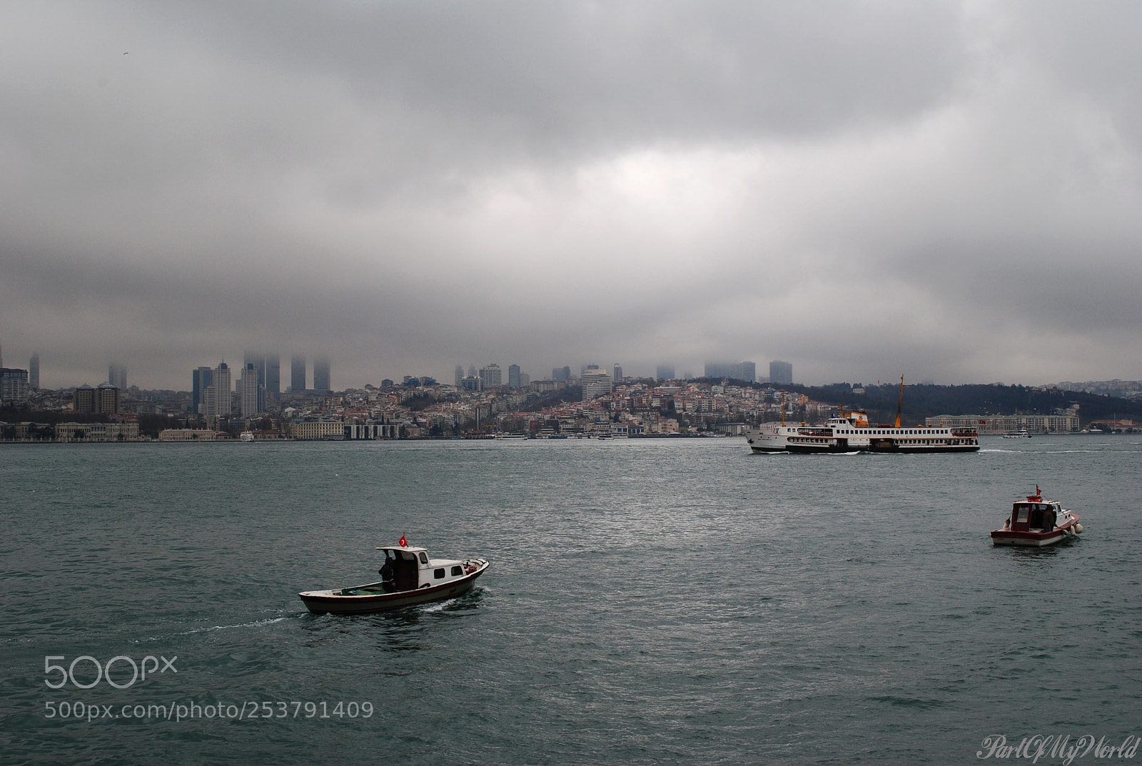 Nikon D3000 sample photo. Boats on bosphorus photography
