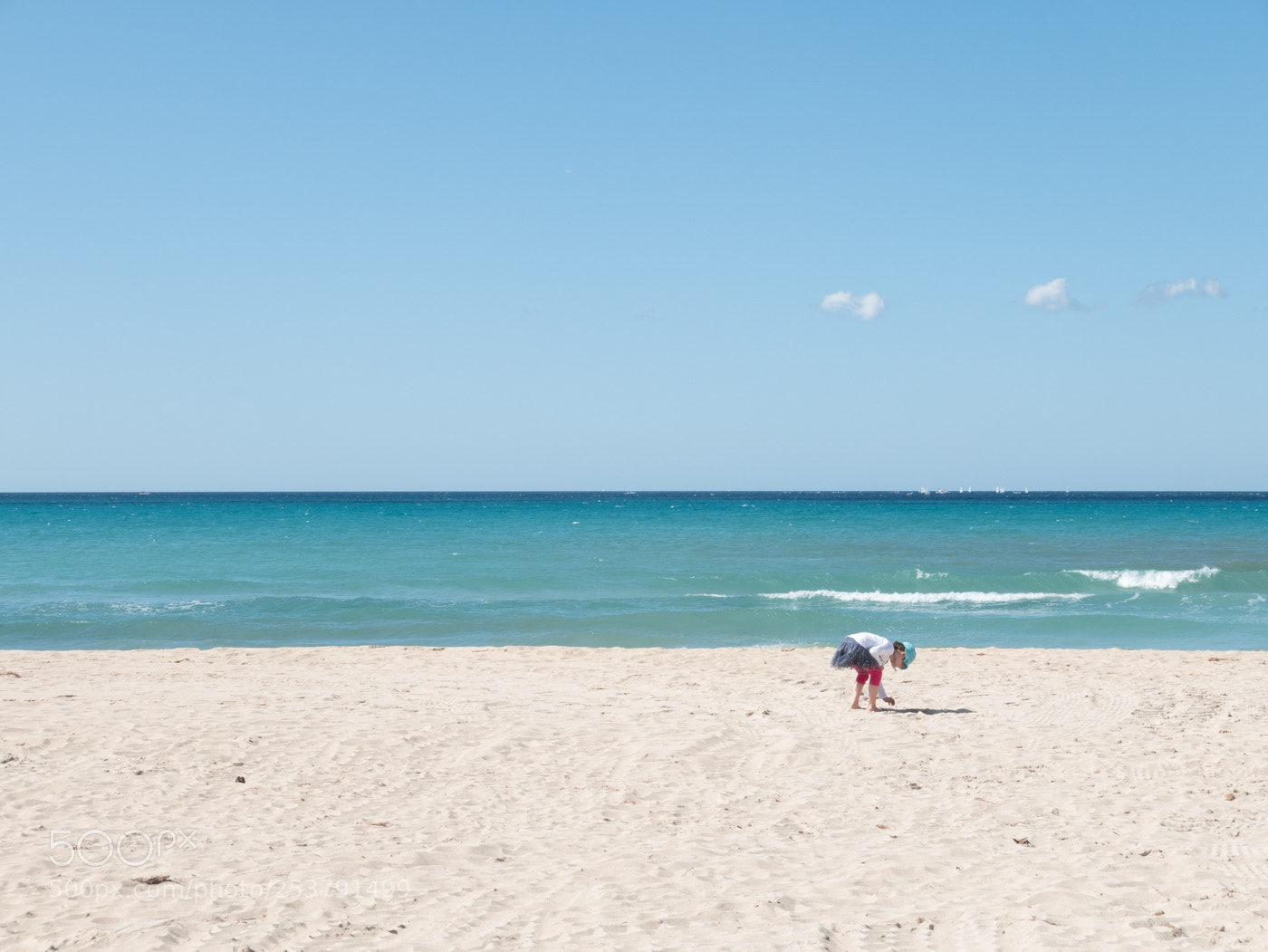 Panasonic Lumix DMC-LX100 sample photo. Looking for shells. carretera photography