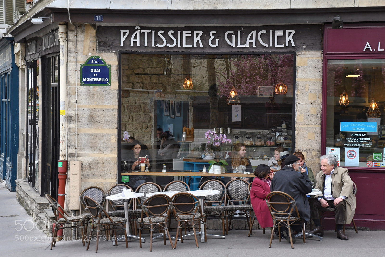 Nikon D500 sample photo. Parisian coffee shop photography