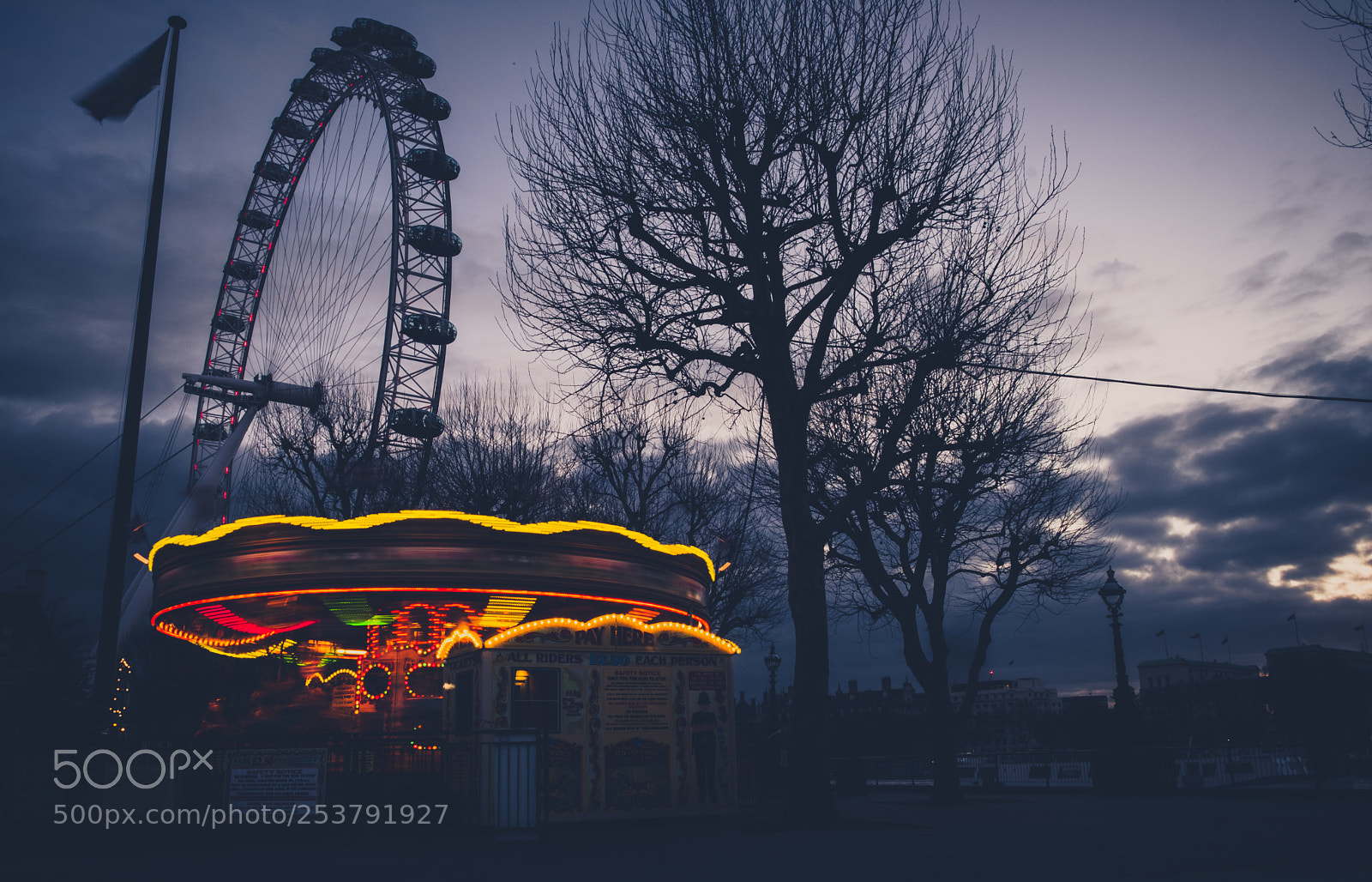 Fujifilm X-T20 sample photo. Swirling lights photography