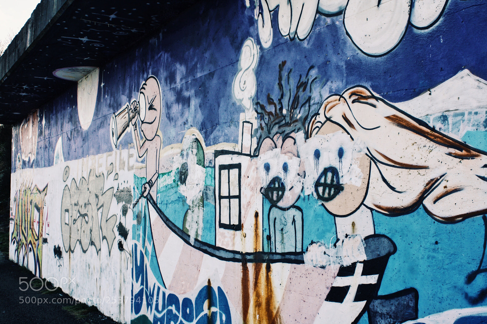 Canon EOS 1000D (EOS Digital Rebel XS / EOS Kiss F) sample photo. Unusual graffiti photography
