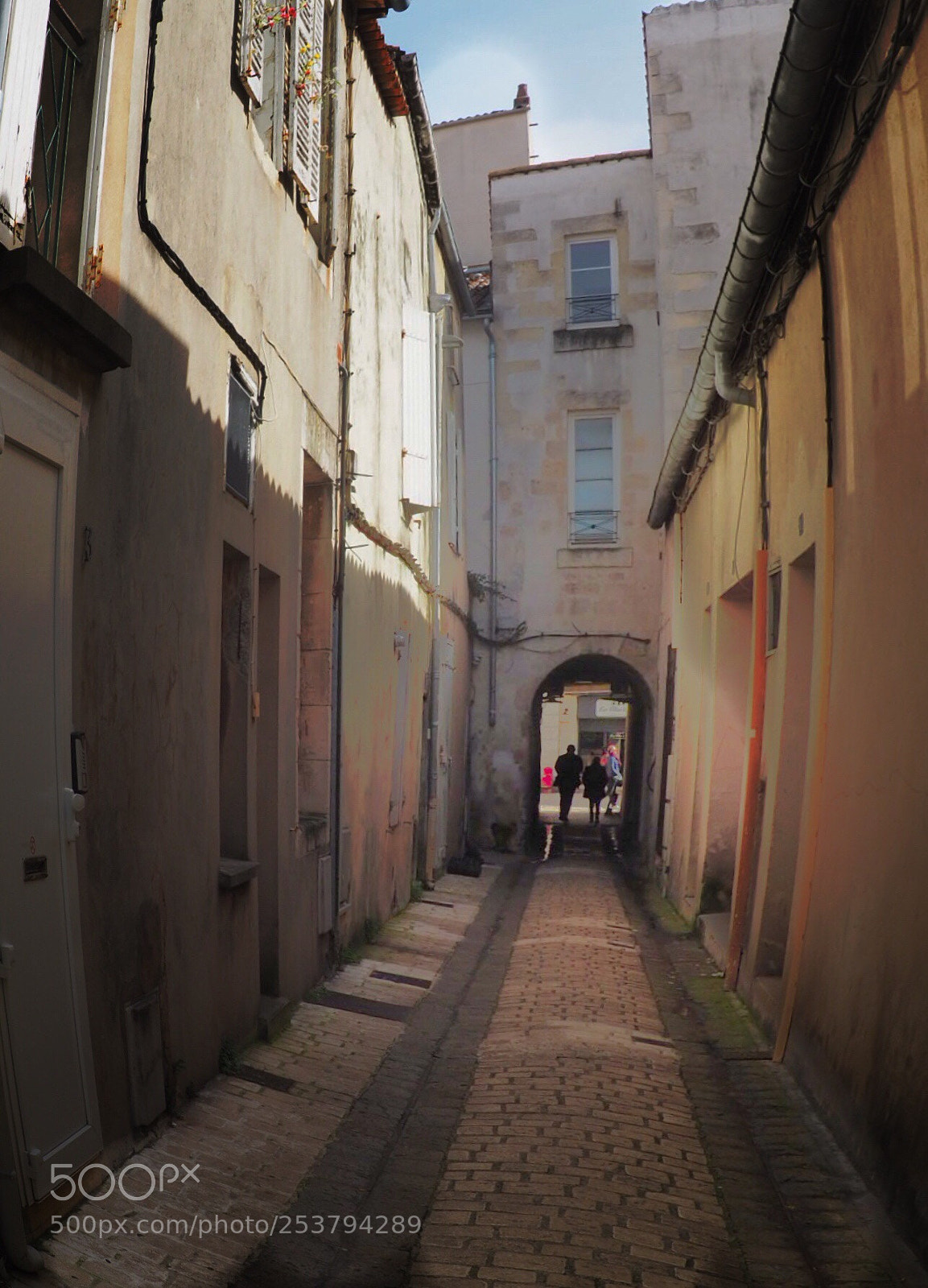 Olympus OM-D E-M10 II sample photo. Narrow walking path photography
