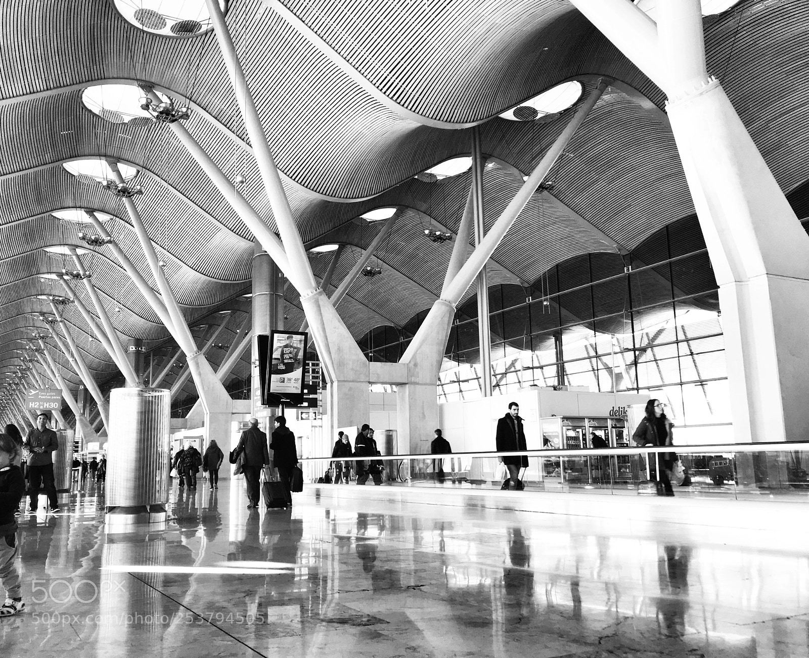 Apple iPhone SE sample photo. Airport terminal photography