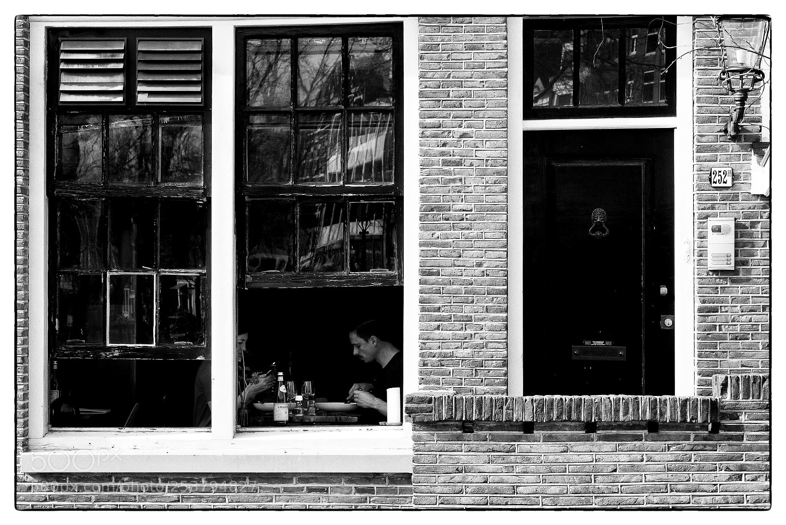 Canon EOS 70D sample photo. Eat tweet the window photography