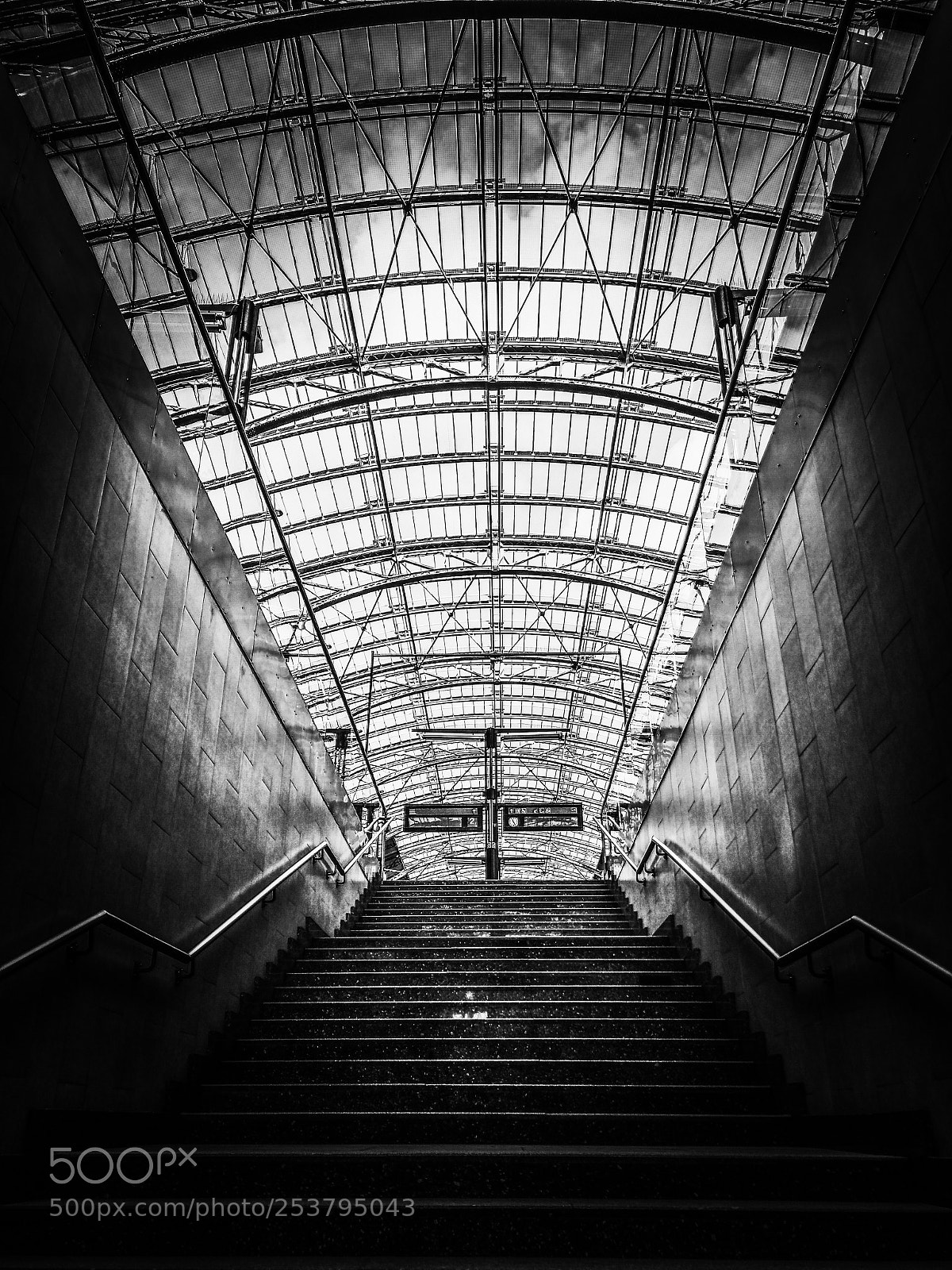 HUAWEI Mate 9 sample photo. Main station prague photography