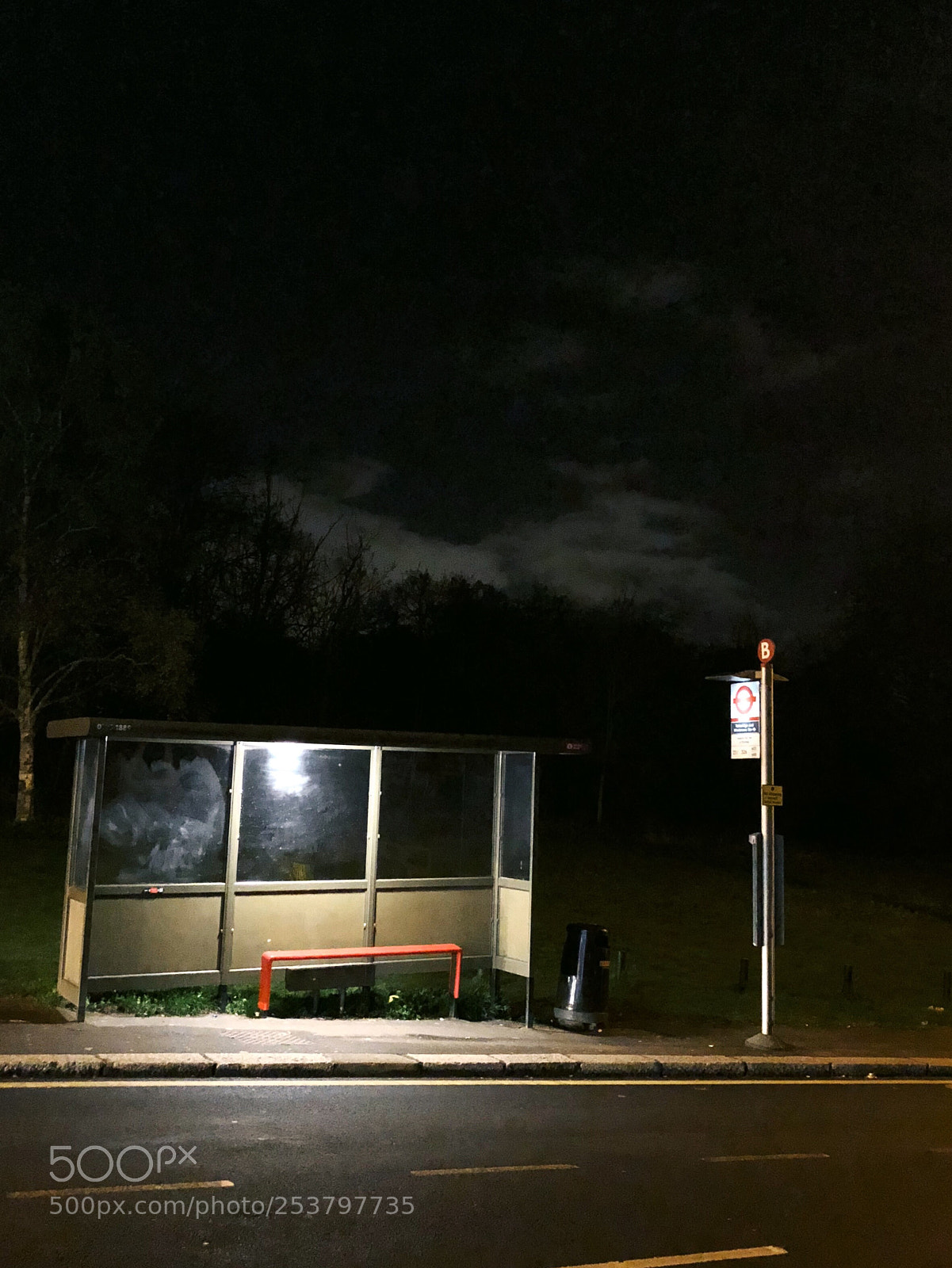 Apple iPhone X sample photo. A lonely bus station photography