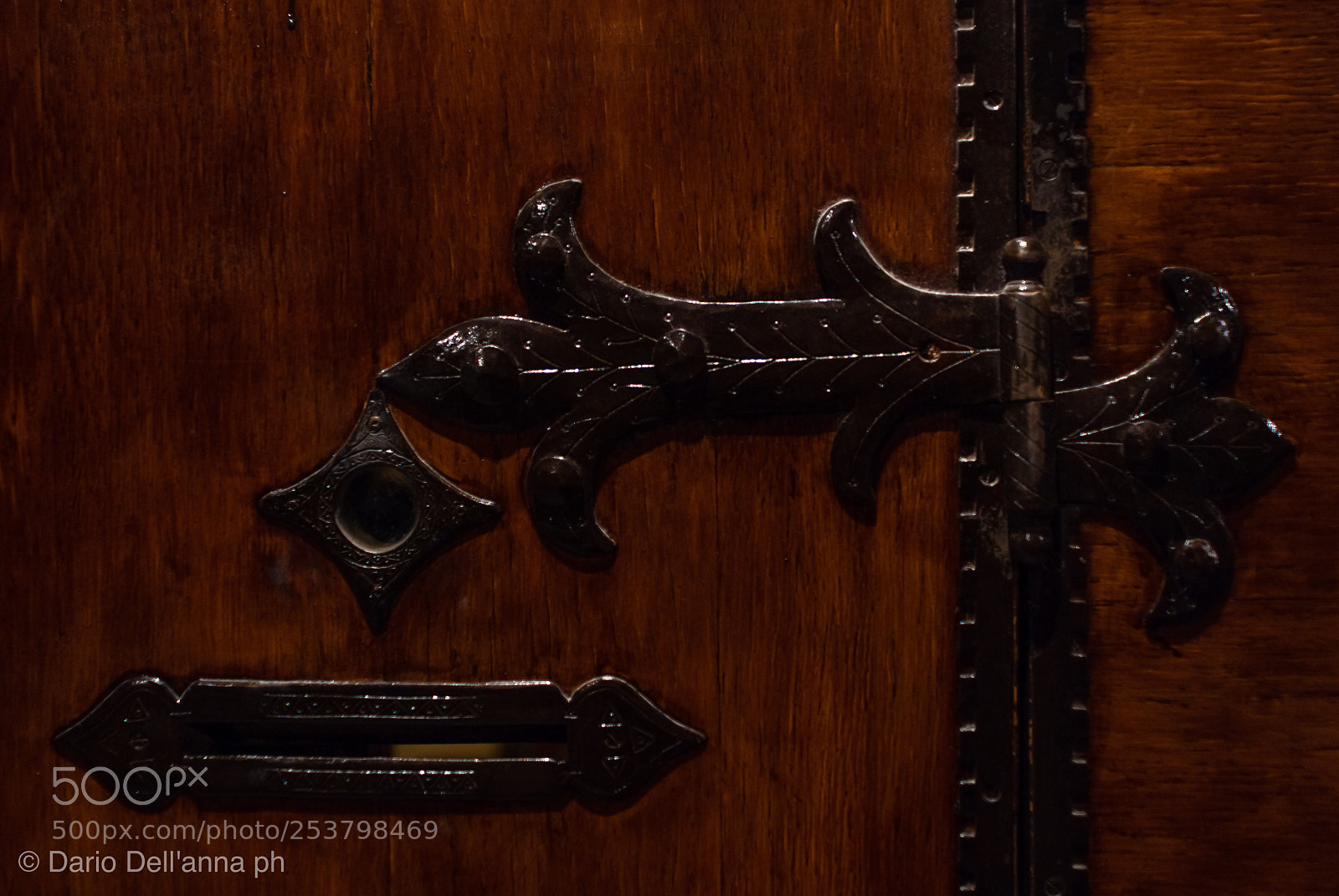 Sony Alpha DSLR-A300 sample photo. The peephole photography