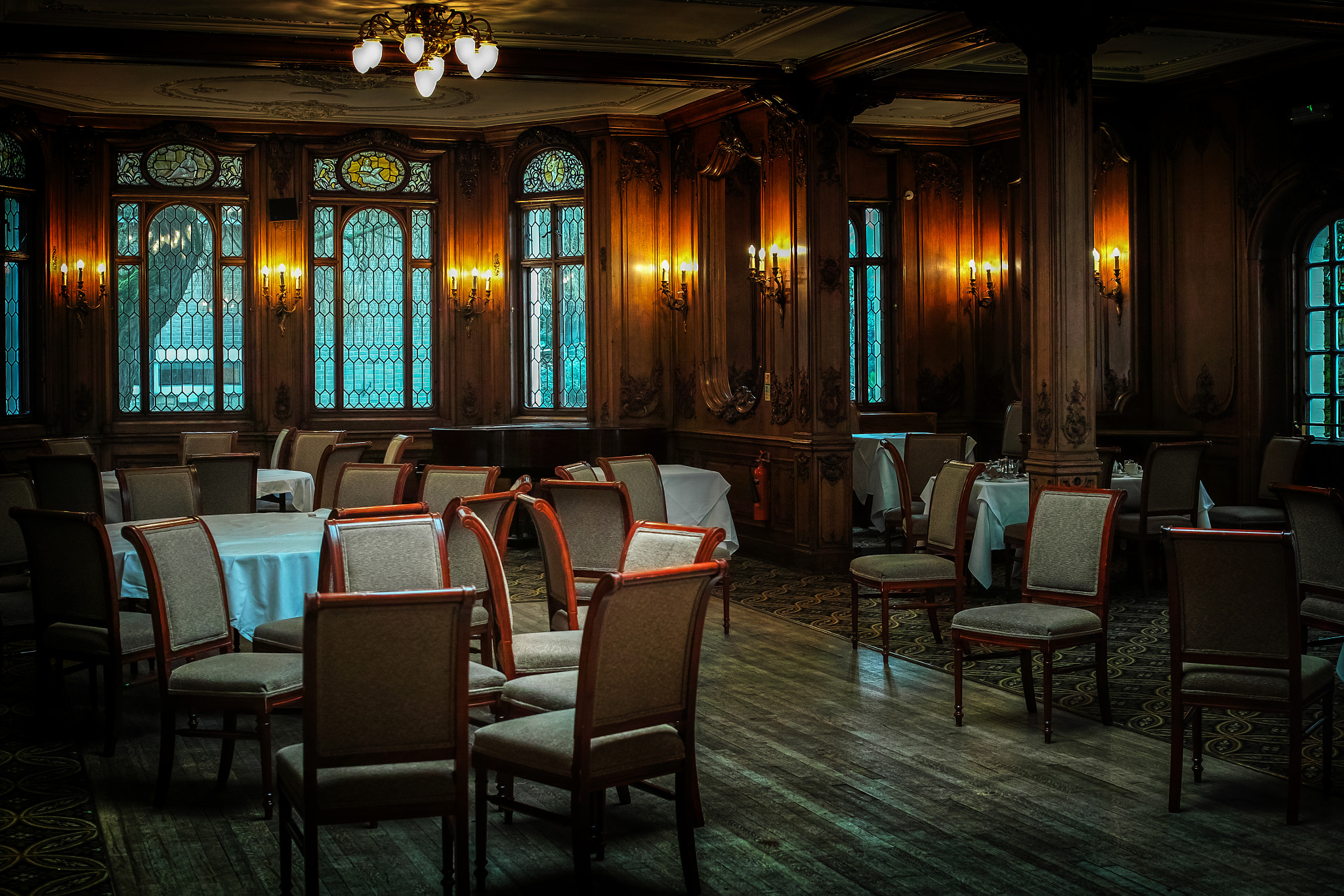 Sigma DP2 Merrill sample photo. Titanic first class lounge photography