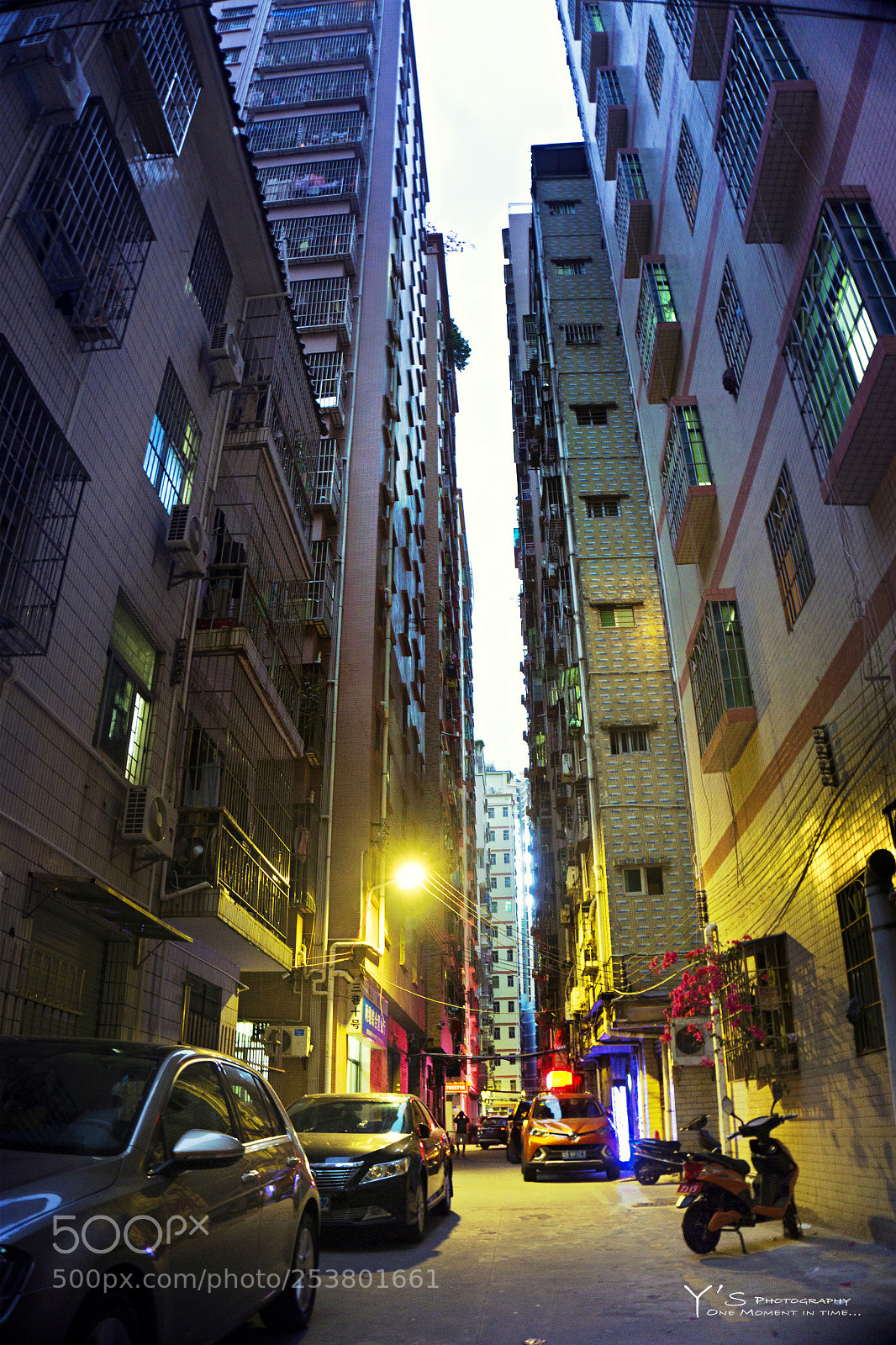 Sony a6000 sample photo. The small light. 街角小灯。 photography