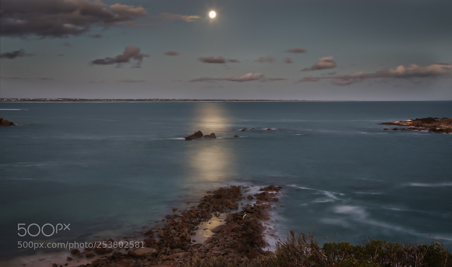 Canon EOS 5D Mark IV sample photo. Moonshine seashore photography