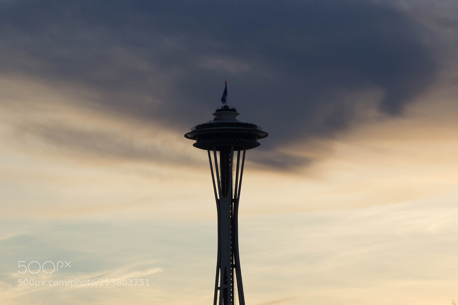 Canon EOS 600D (Rebel EOS T3i / EOS Kiss X5) sample photo. Space needle in twilight photography