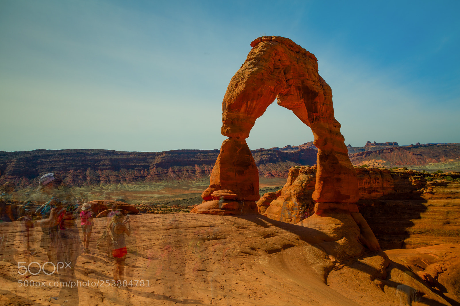 Canon EOS 5DS R sample photo. Crowd at delicate arch photography