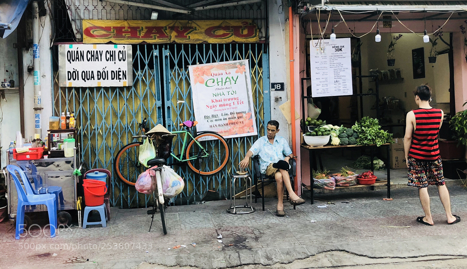 Apple iPhone 8 Plus sample photo. Street scene photography