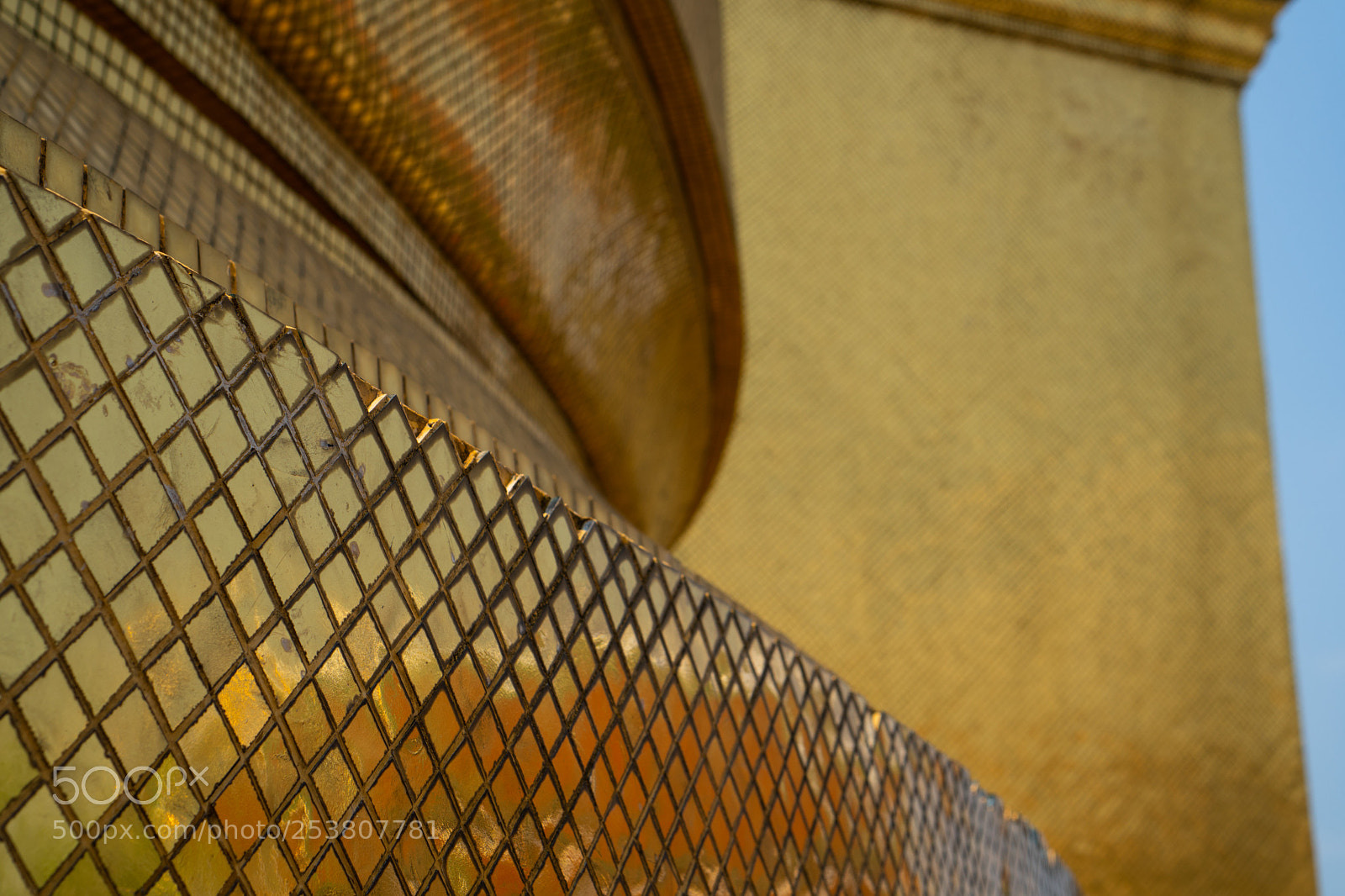 Sony a6300 sample photo. Gold curves photography