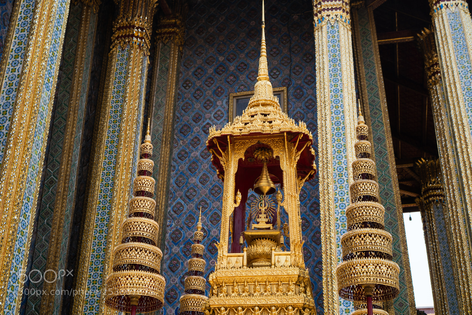 Sony a6300 sample photo. Gold walls photography