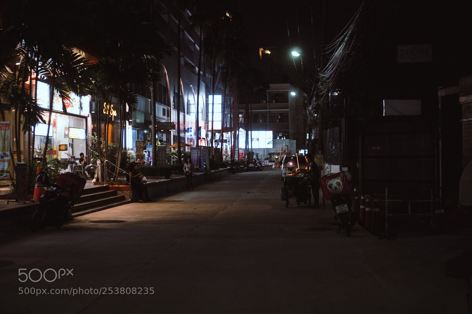 Sony a6300 sample photo. Lone grill photography