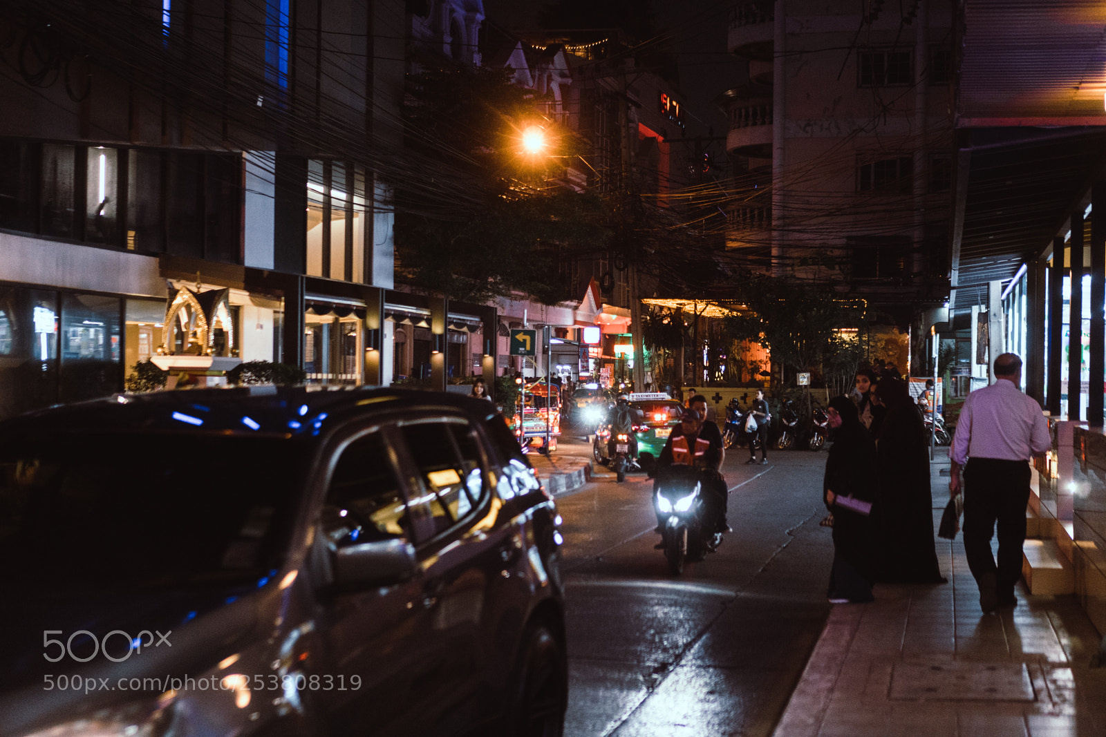 Sony a6300 sample photo. Night waiting photography