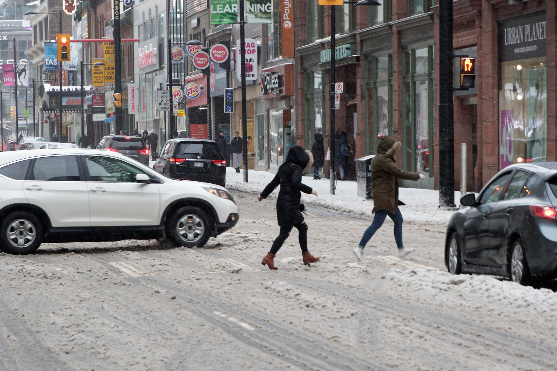Canon EOS 7D Mark II sample photo. Crossing yonge street photography