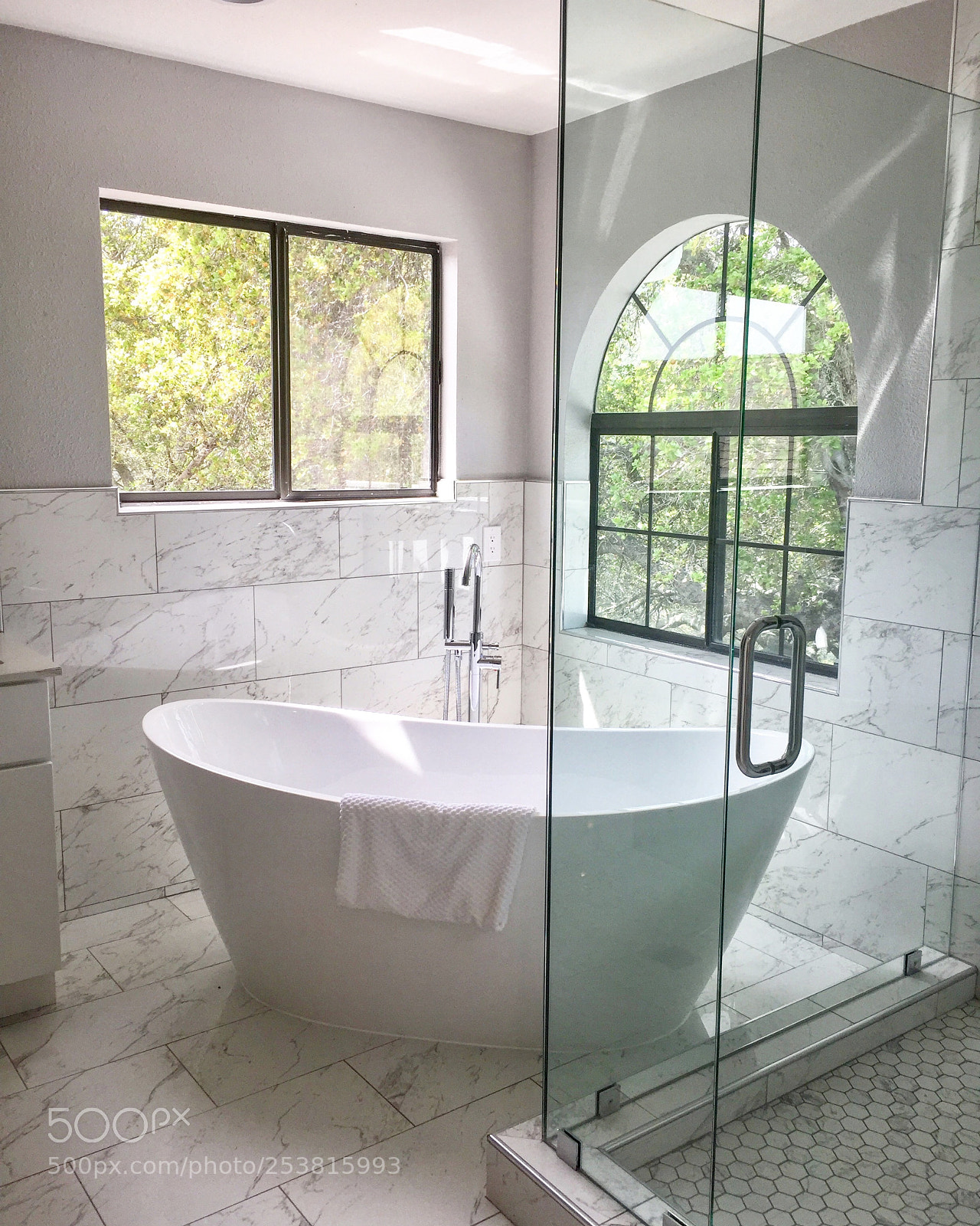 Apple iPhone 6 sample photo. Luxury bathroom photography