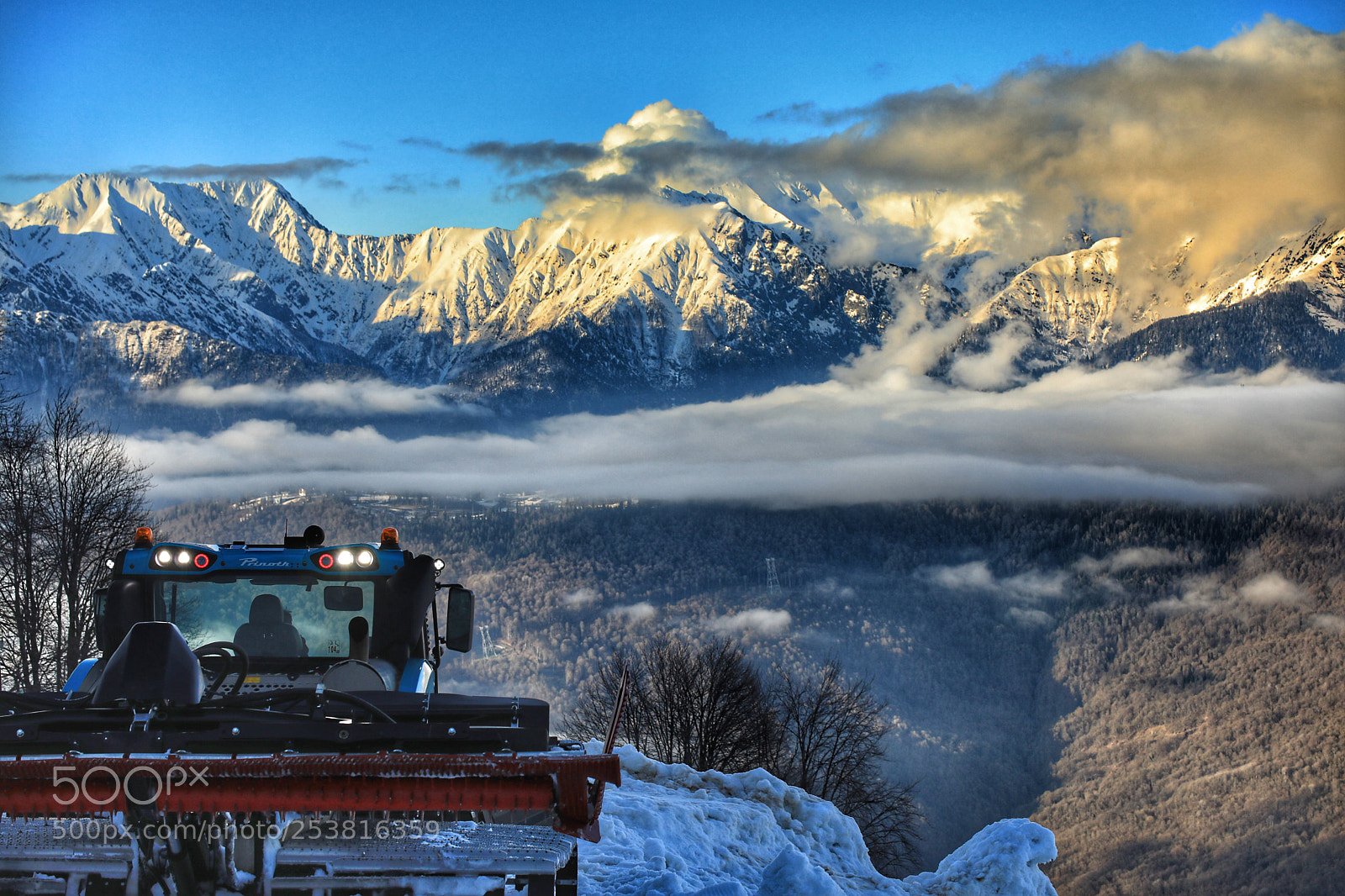 Canon EOS 5D Mark IV sample photo. Prinoth snowcat in rosa photography