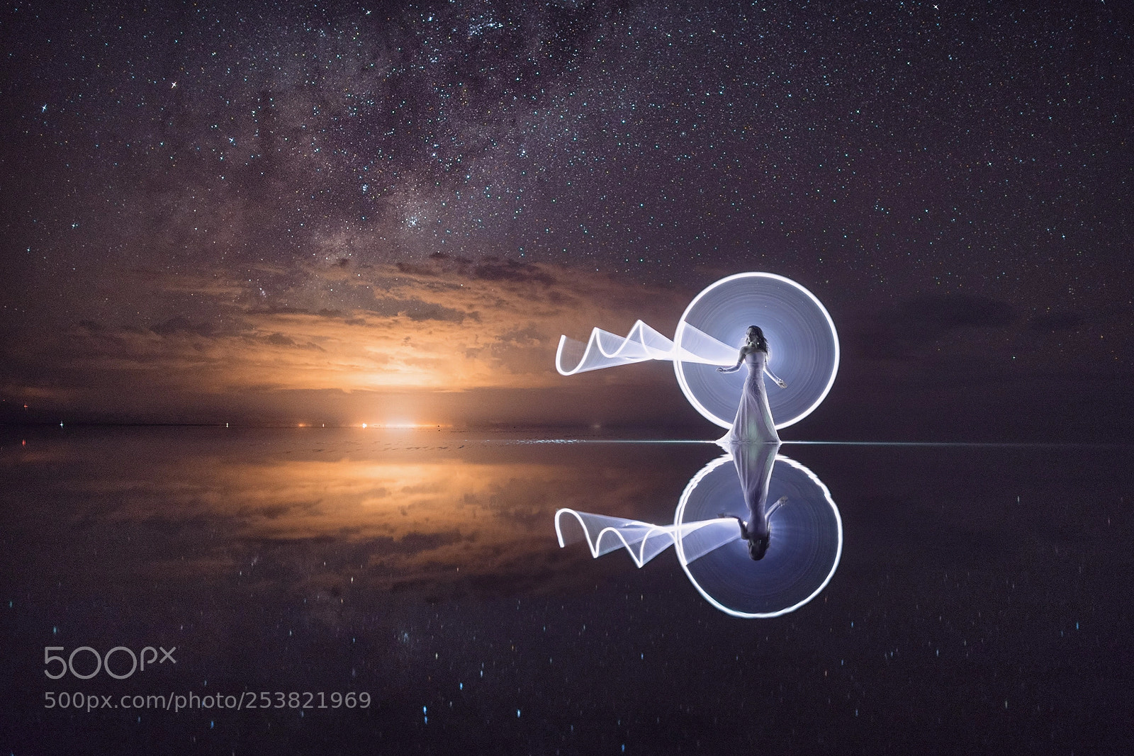 Canon EOS 5D Mark IV sample photo. Tube light-painting in uyuni photography