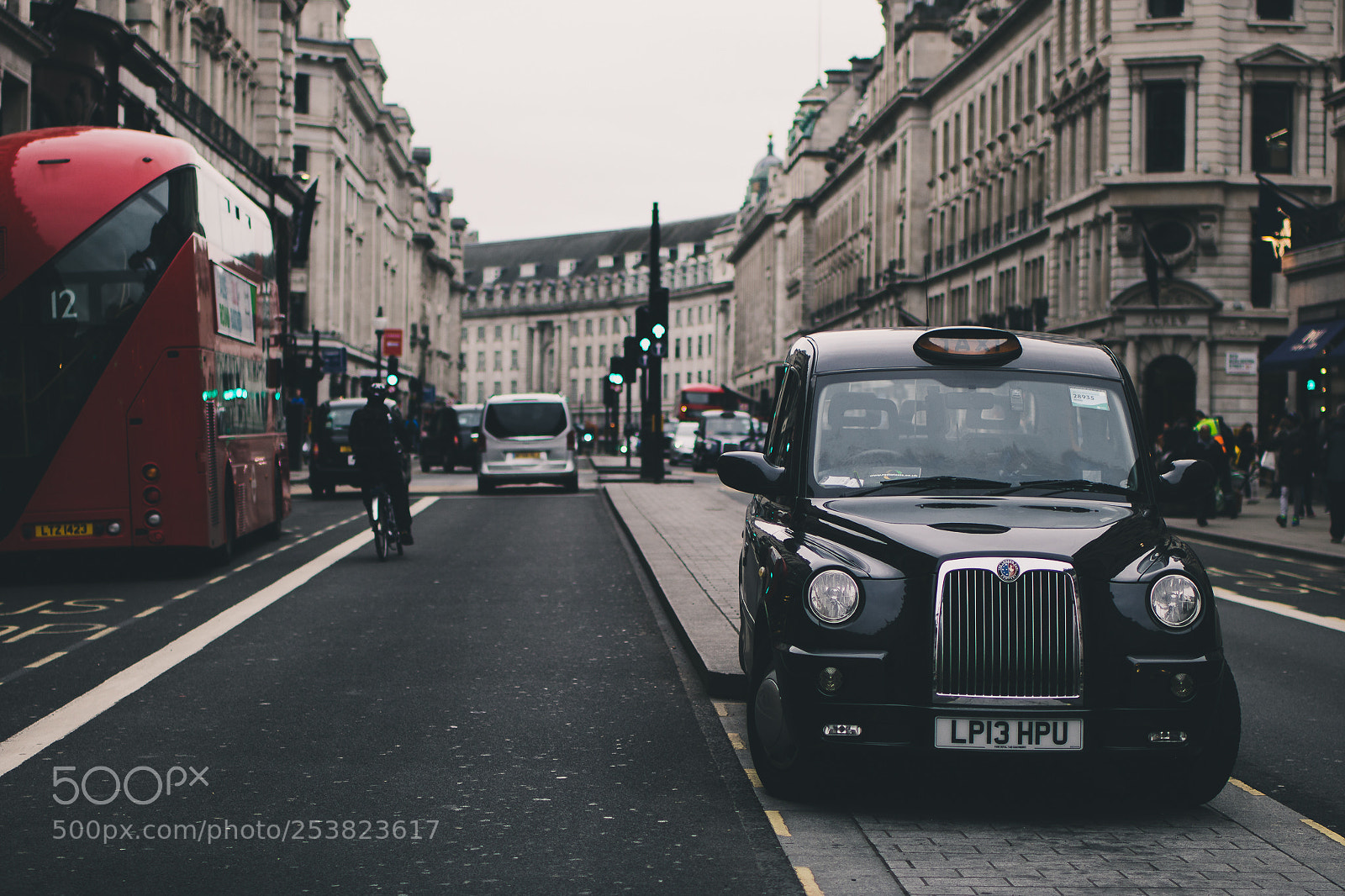 Canon EOS 750D (EOS Rebel T6i / EOS Kiss X8i) sample photo. Regent street photography