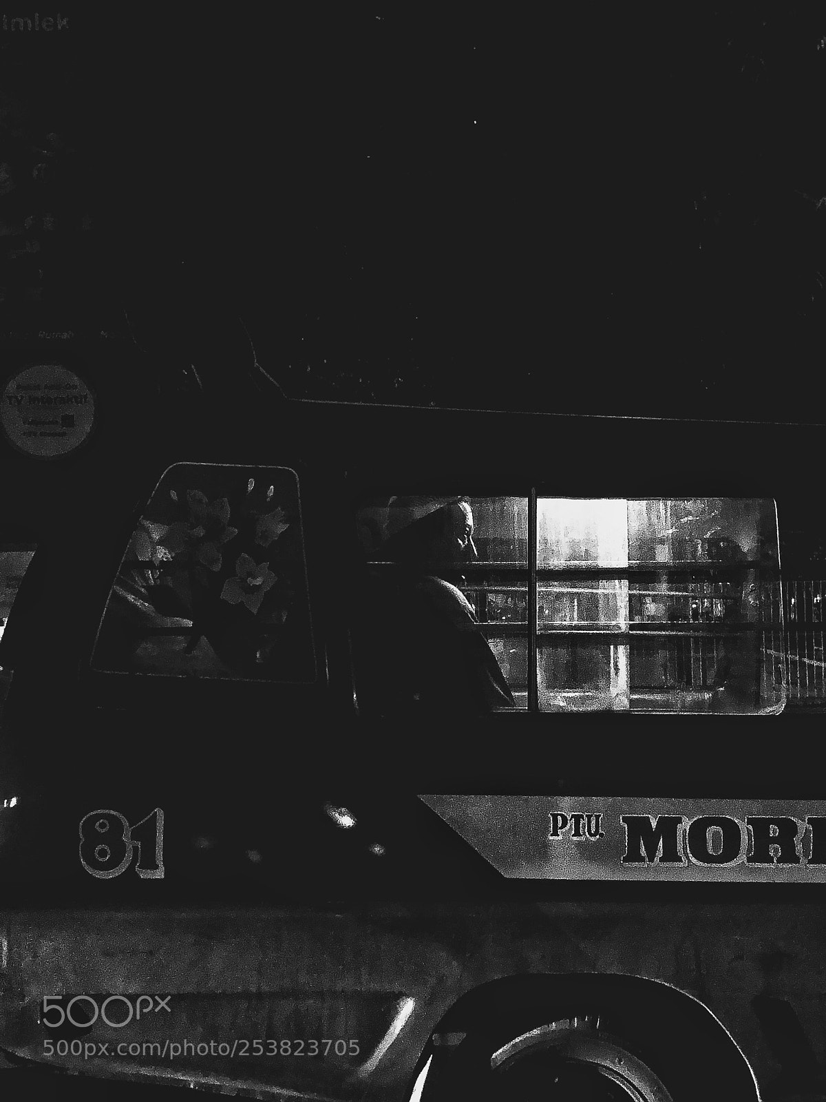 Apple iPhone X sample photo. Late commute photography