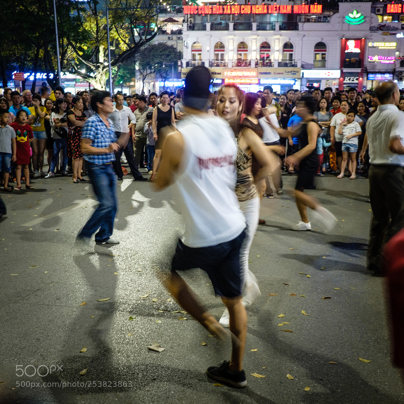 Fujifilm X-T2 sample photo. Dancing in the streets photography