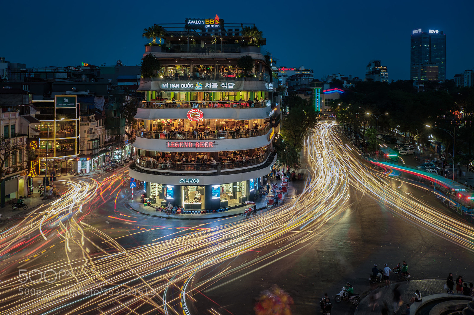 Fujifilm X-T2 sample photo. Traffic around the hoan photography
