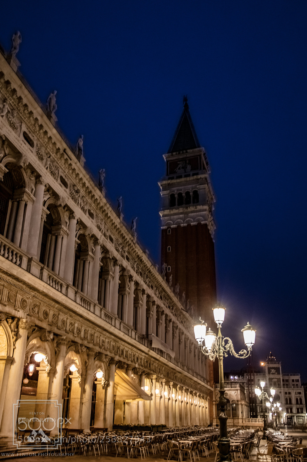 Canon EOS 5DS R sample photo. Lights in piazza san photography