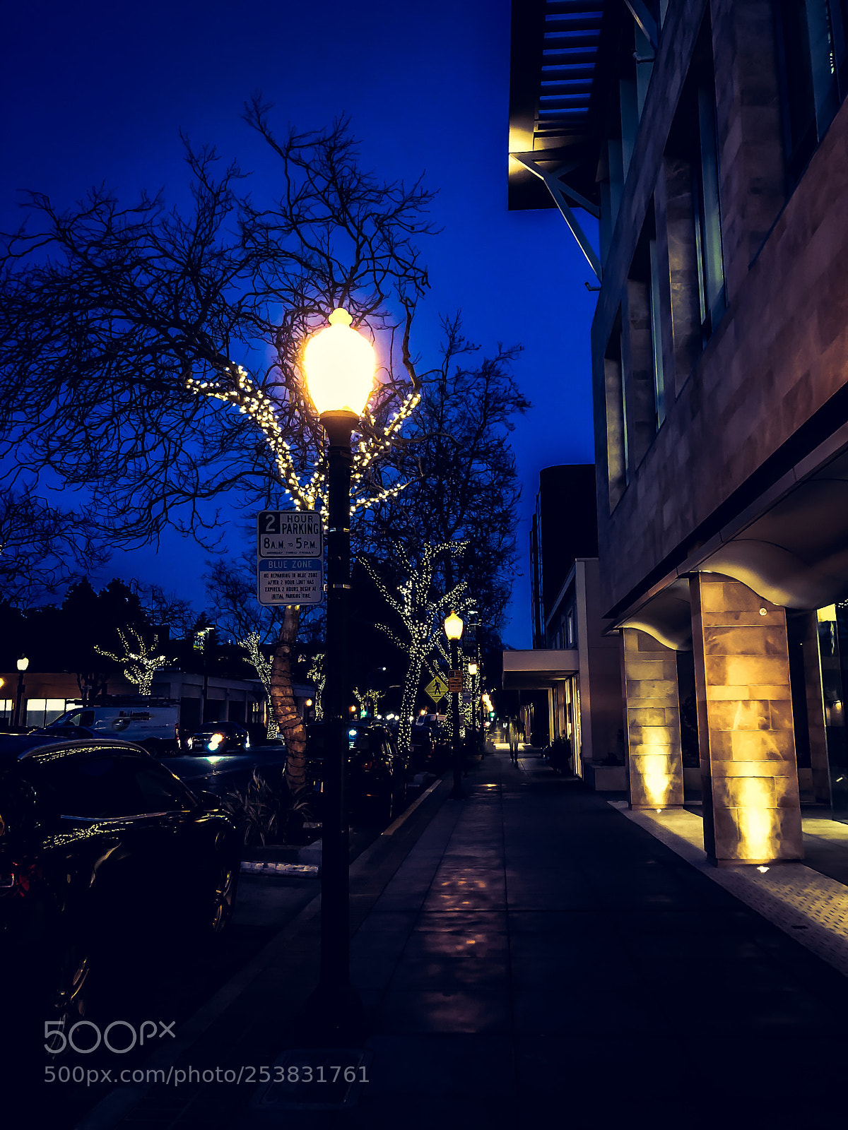 Apple iPhone X sample photo. Light pole on the photography