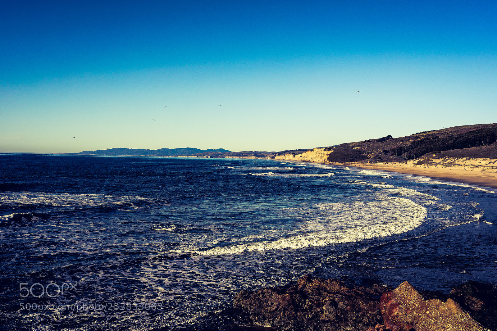 Canon EOS 5D Mark IV sample photo. Waves breaking on the photography