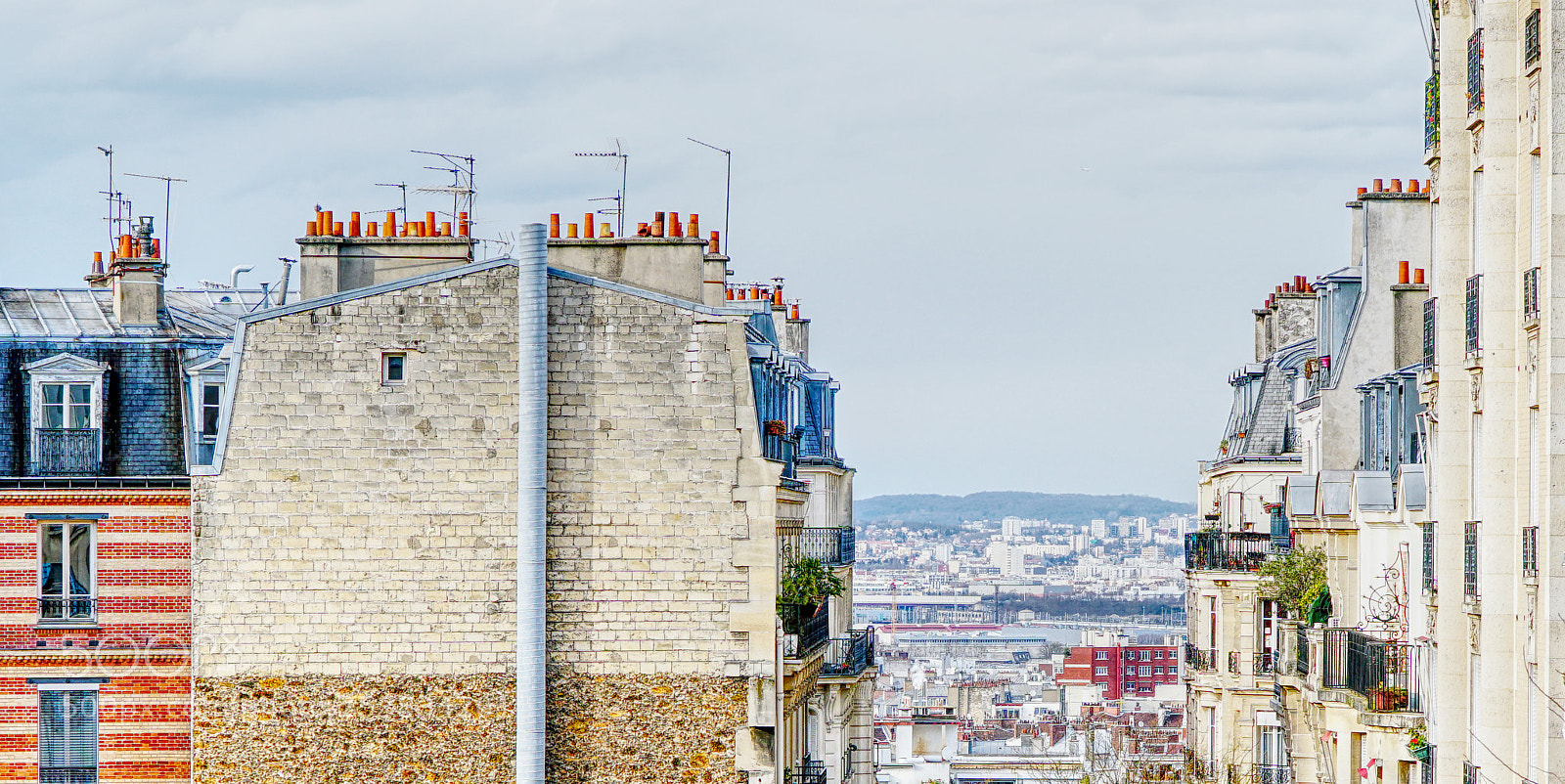 Sony a6500 sample photo. Through montmartre photography
