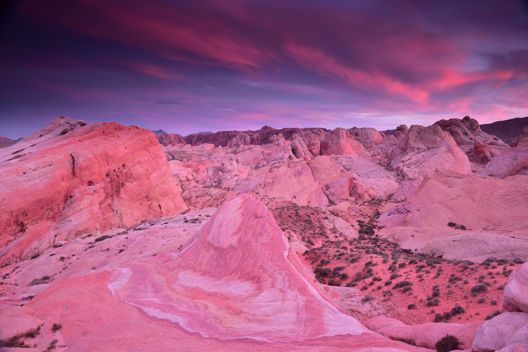 Nikon AF-S Nikkor 24-70mm F2.8G ED sample photo. Pink sky evening at valley of fire photography