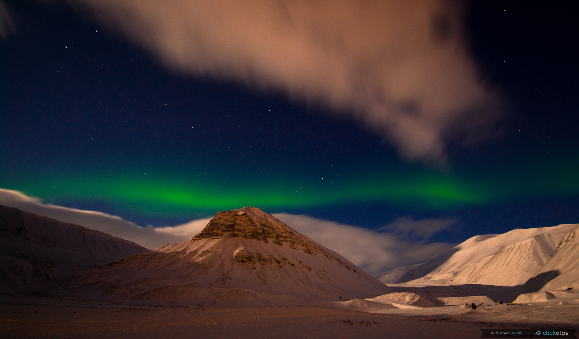 Pentax K-7 sample photo. Gentle northern light in spitzbergen photography