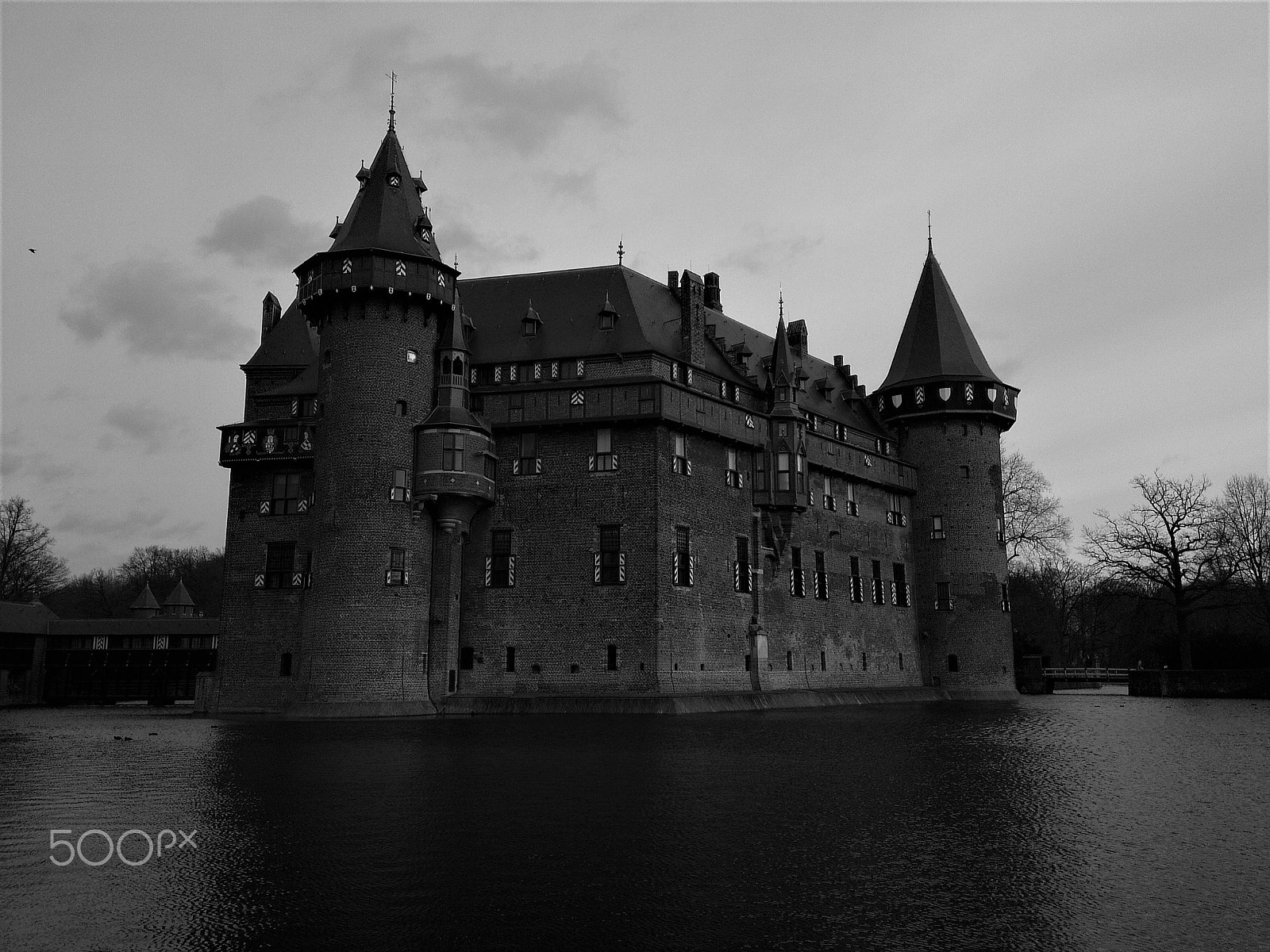 HTC ONE X sample photo. Castle in mono photography