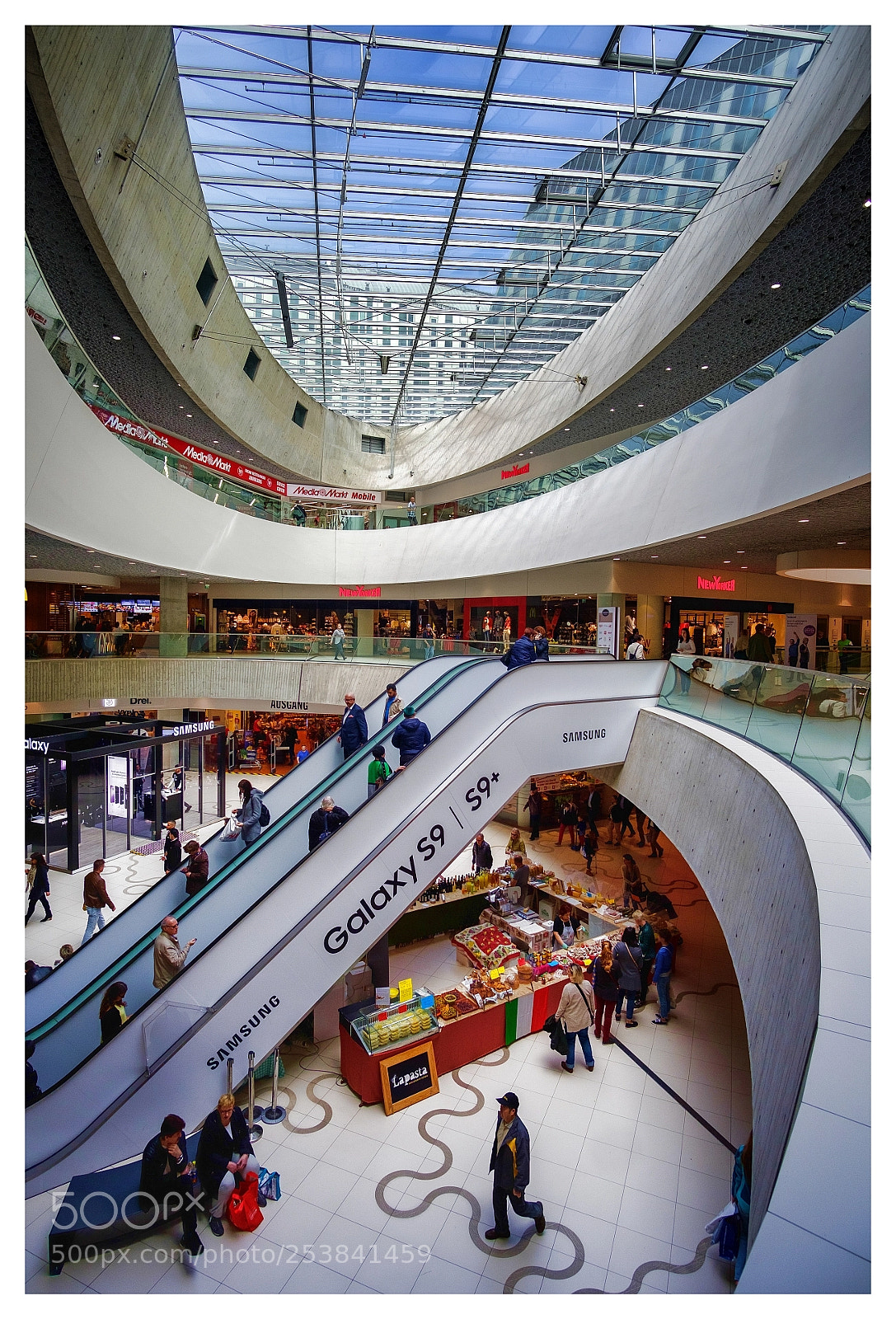 Fujifilm X-T20 sample photo. Wien mitte the mall photography