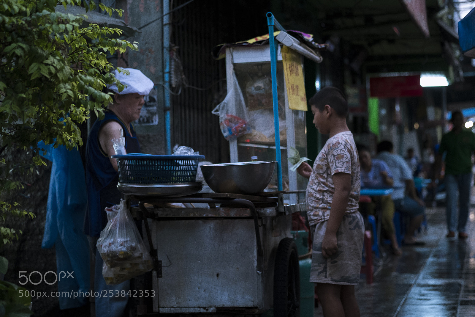 Fujifilm X-Pro1 sample photo. Child & streetfood photography