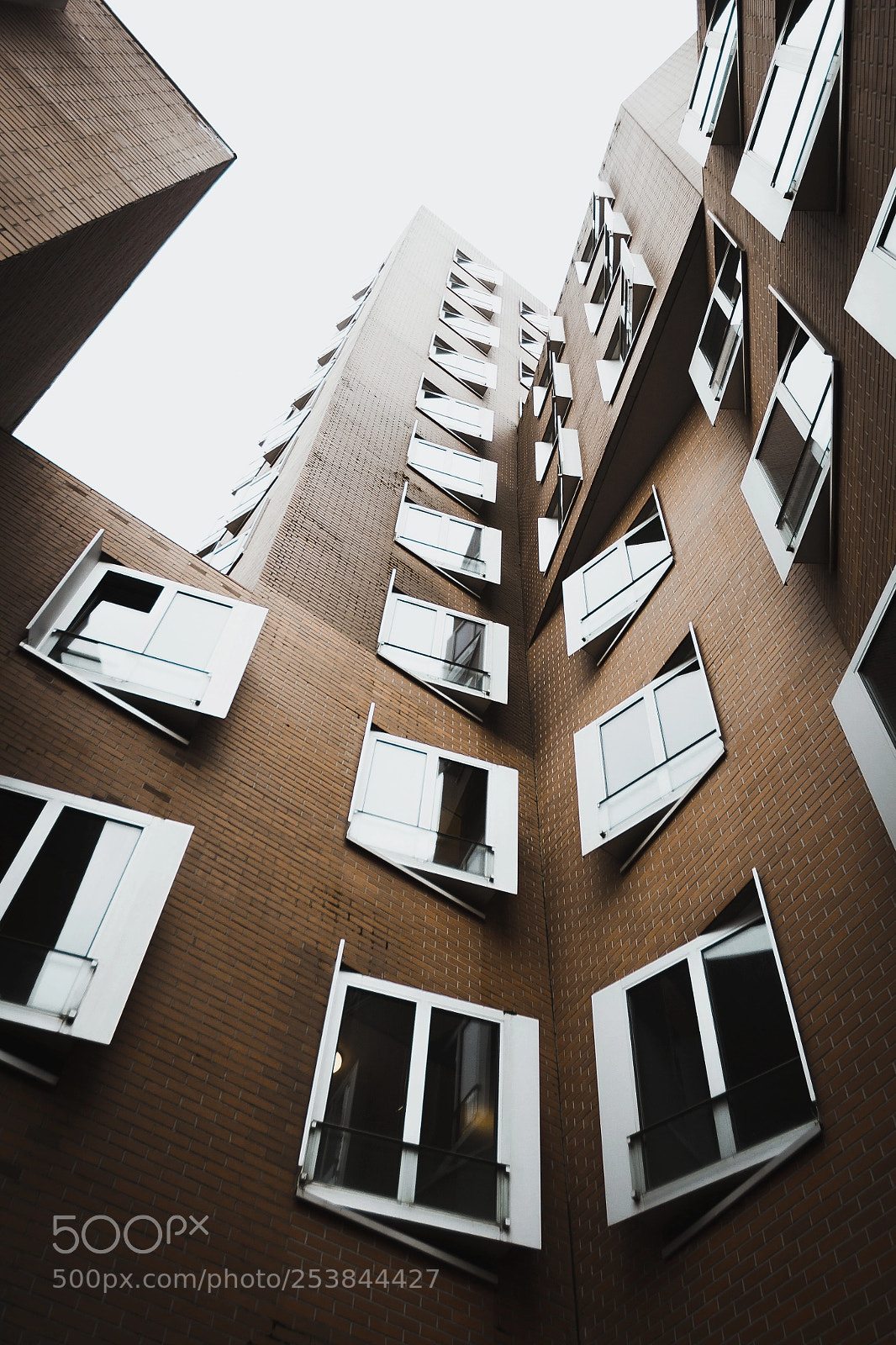 Canon EOS 600D (Rebel EOS T3i / EOS Kiss X5) sample photo. • gehry building medienhafen photography