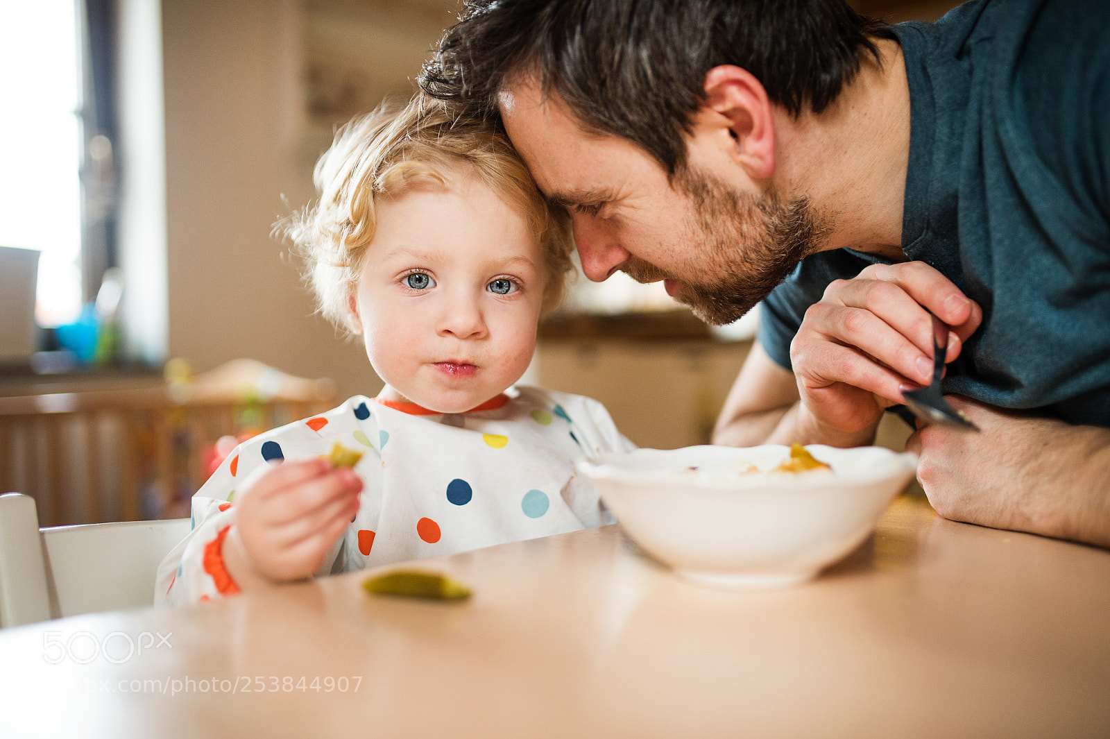 Nikon D4S sample photo. Father feeding a toddler photography