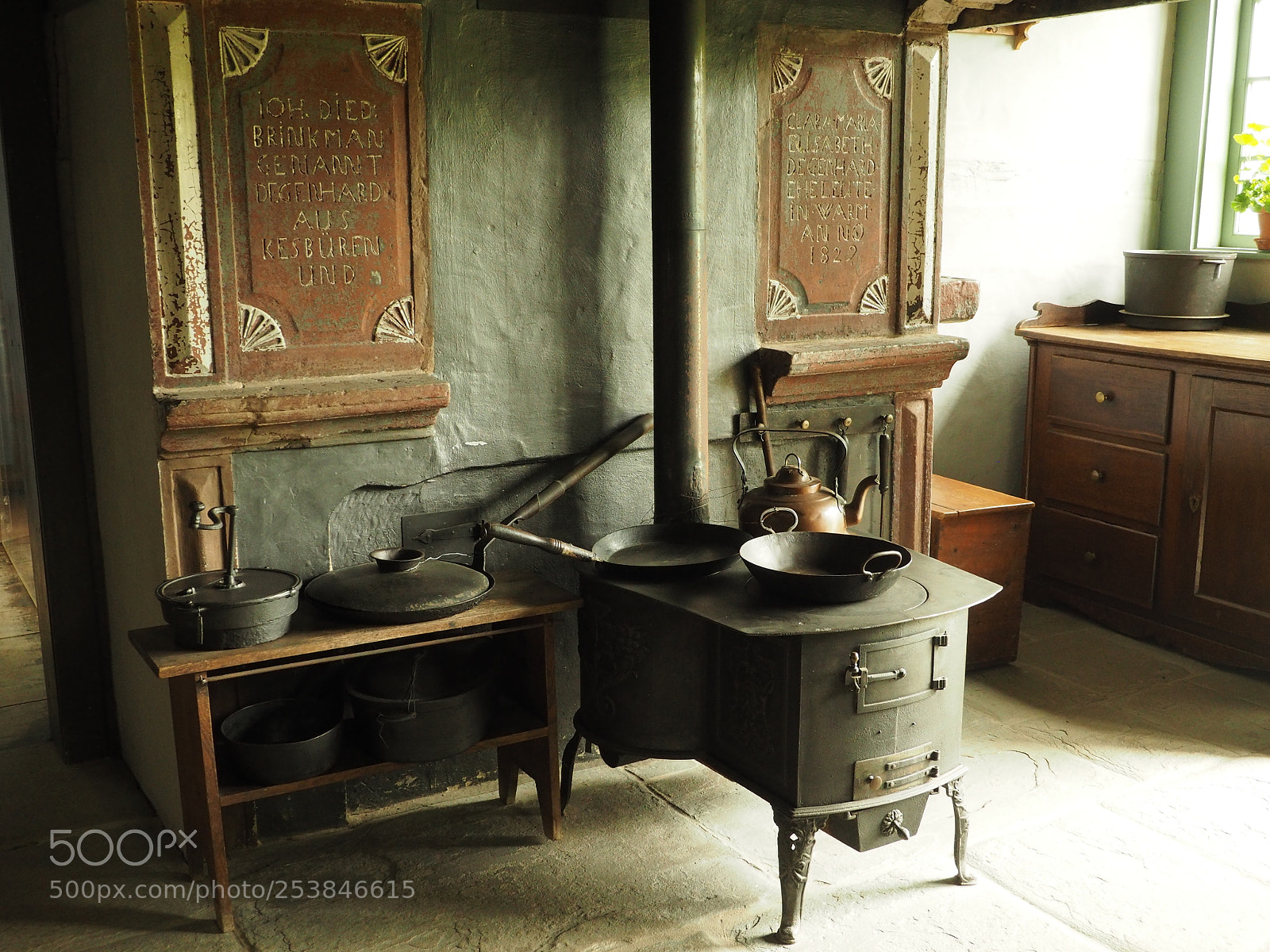 Olympus OM-D E-M1 sample photo. Kitchen with old stove photography