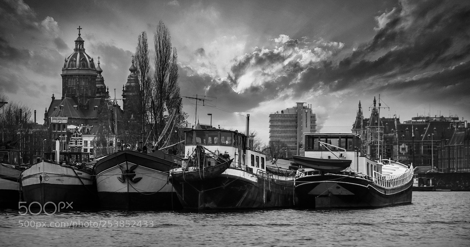 Canon EOS 550D (EOS Rebel T2i / EOS Kiss X4) sample photo. Amsterdam canal and boats photography