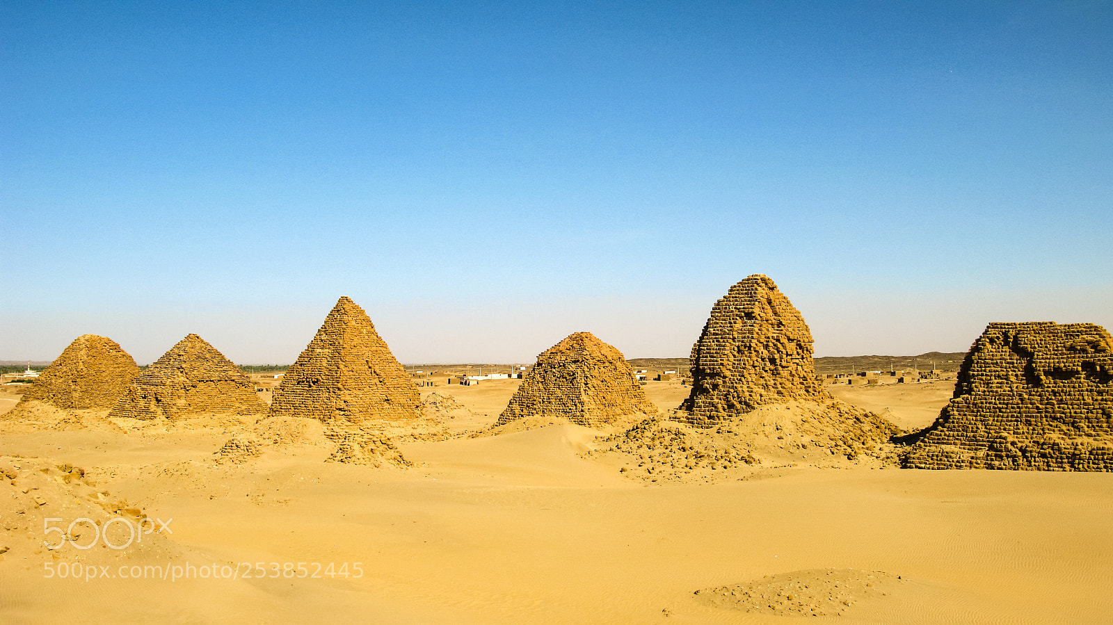 Canon POWERSHOT G9 sample photo. Nuri pyramids in desert photography