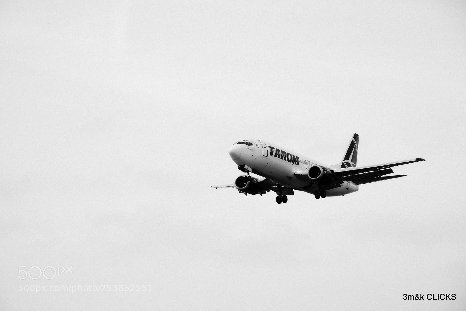 Panasonic Lumix DMC-G85 (Lumix DMC-G80) sample photo. Aeroplane... photography