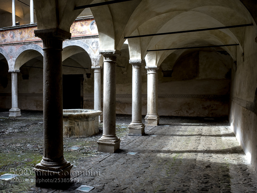 Ricoh GR II sample photo. Courtyard photography